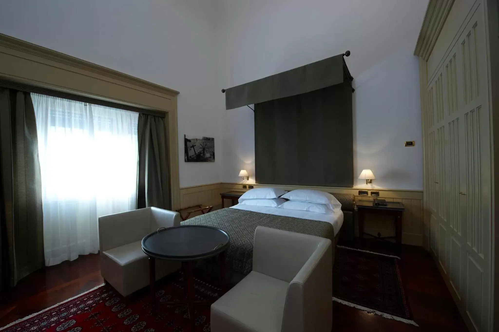 Photo of the whole room, Bed in Grand Hotel Piazza Borsa