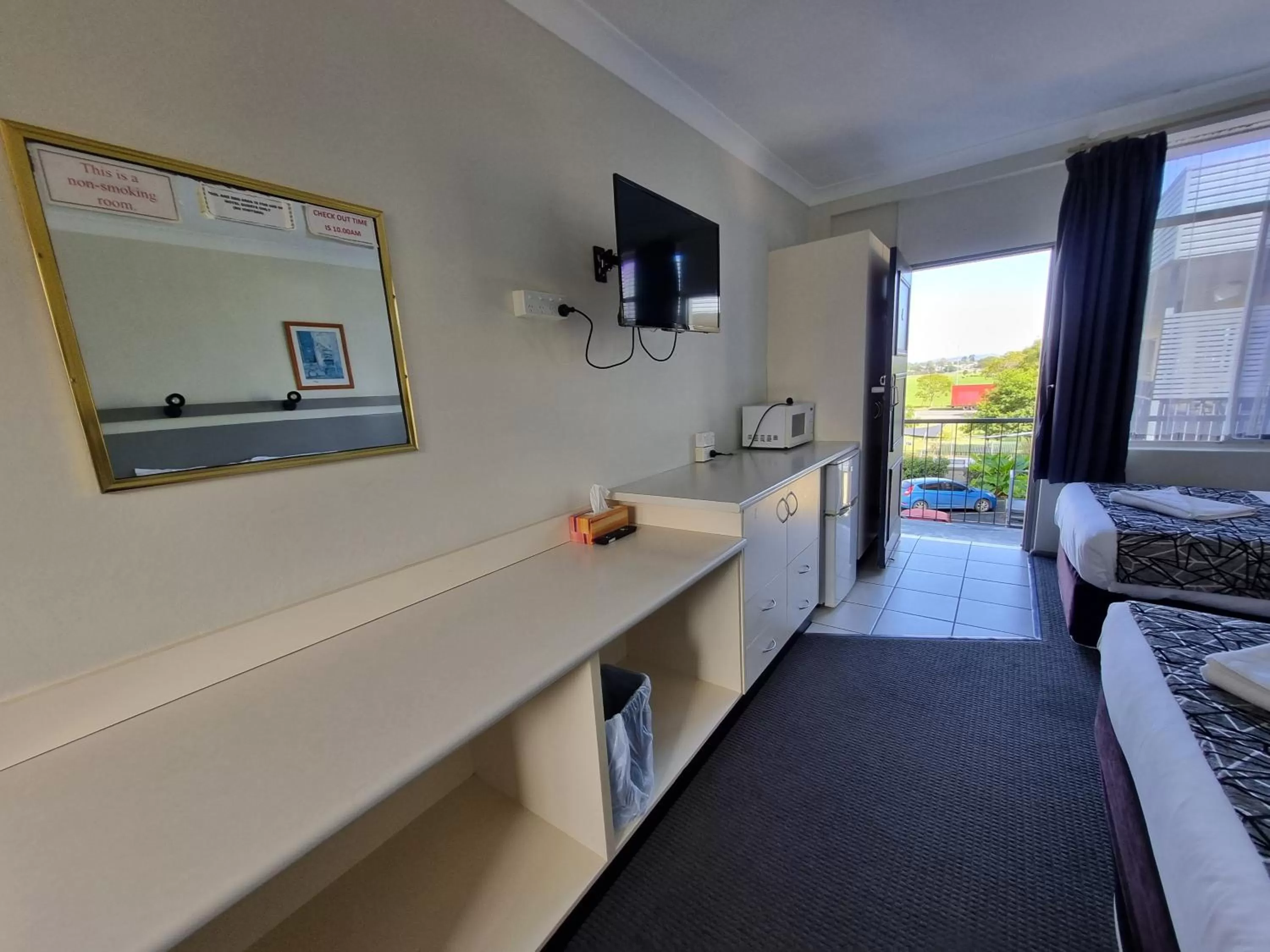 TV and multimedia in Park Drive Motel