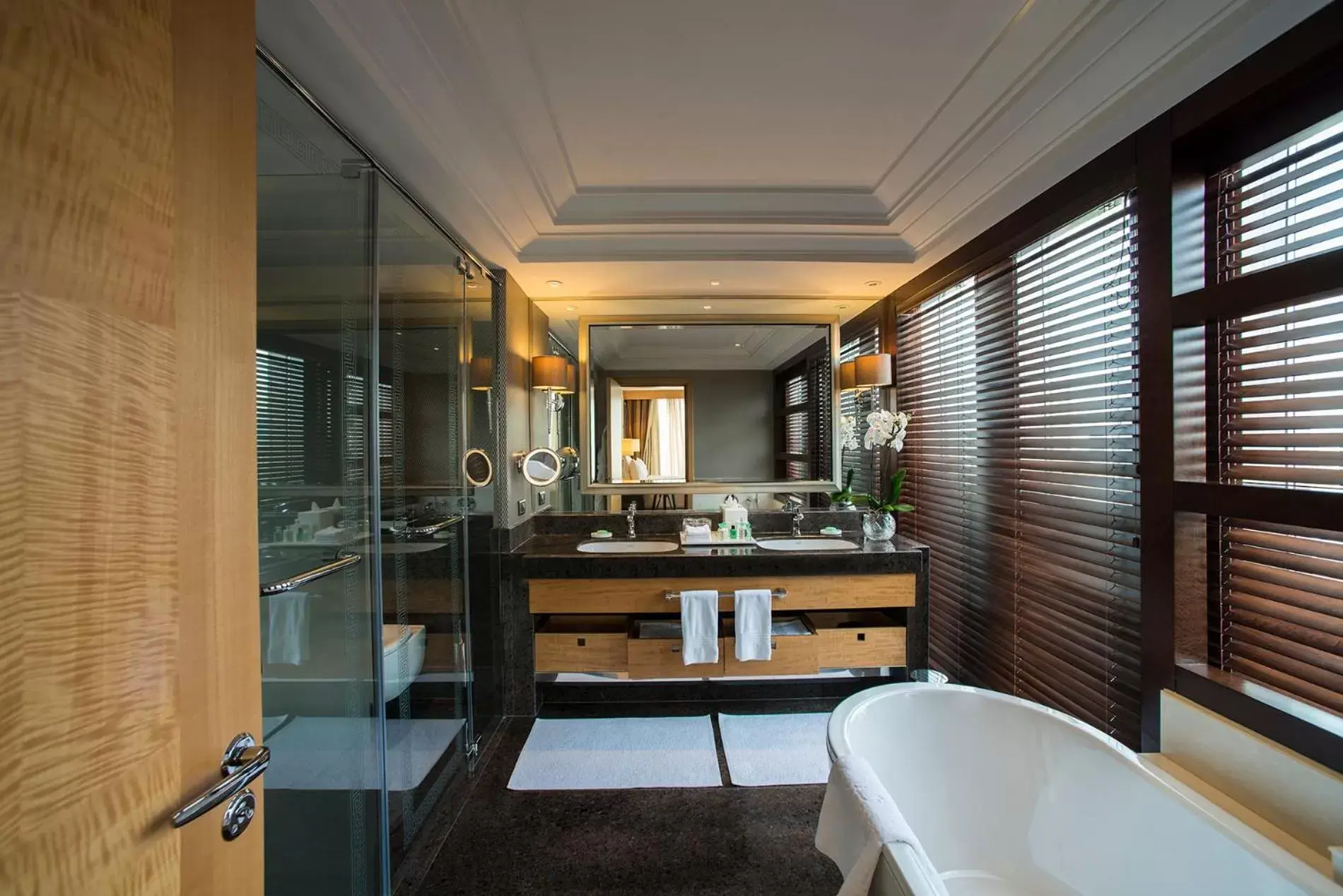 Bathroom, Restaurant/Places to Eat in JW Marriott Hotel Ankara