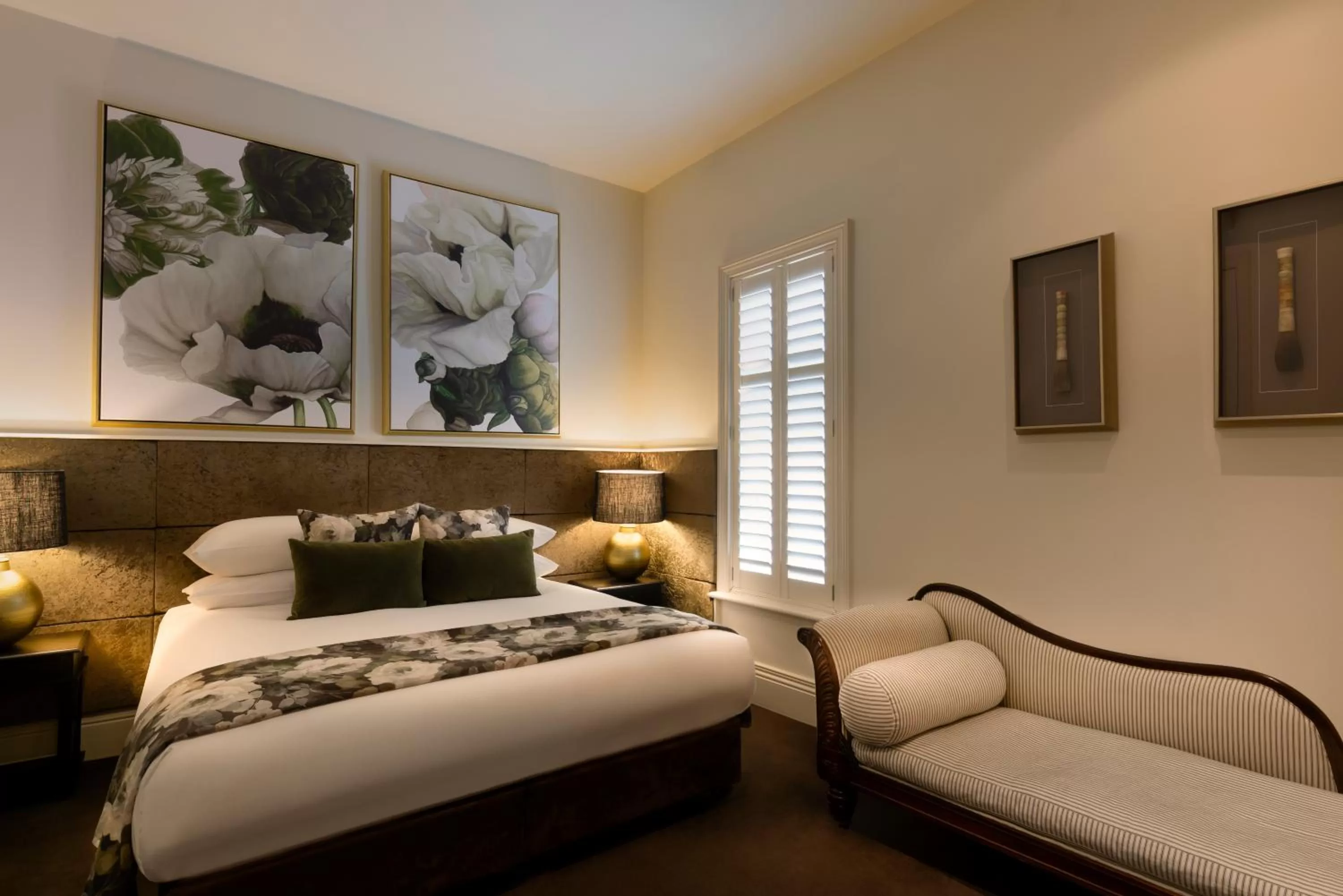 Bed in Hotel Frangos