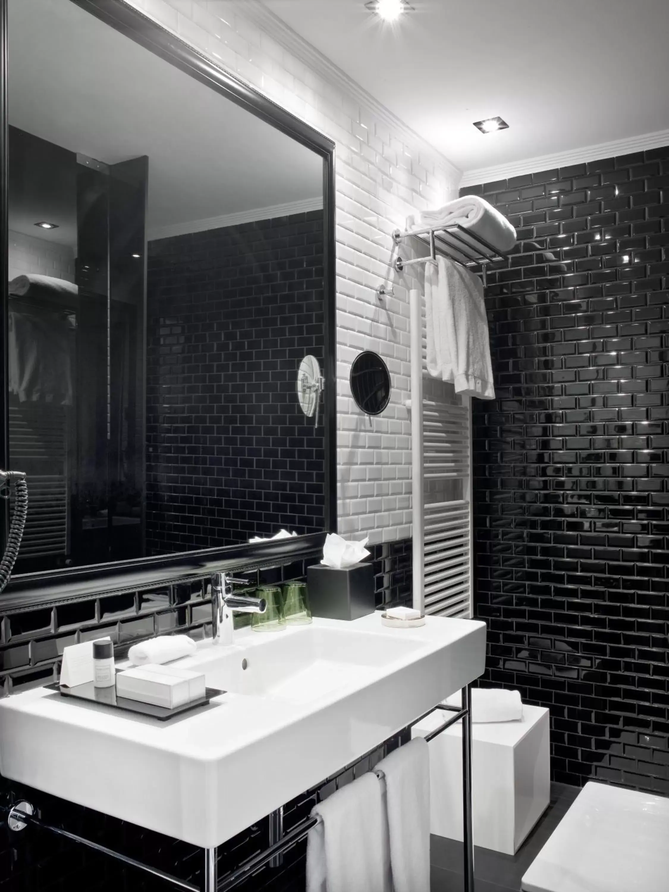 Bathroom in The Principal Madrid, Small Luxury Hotels
