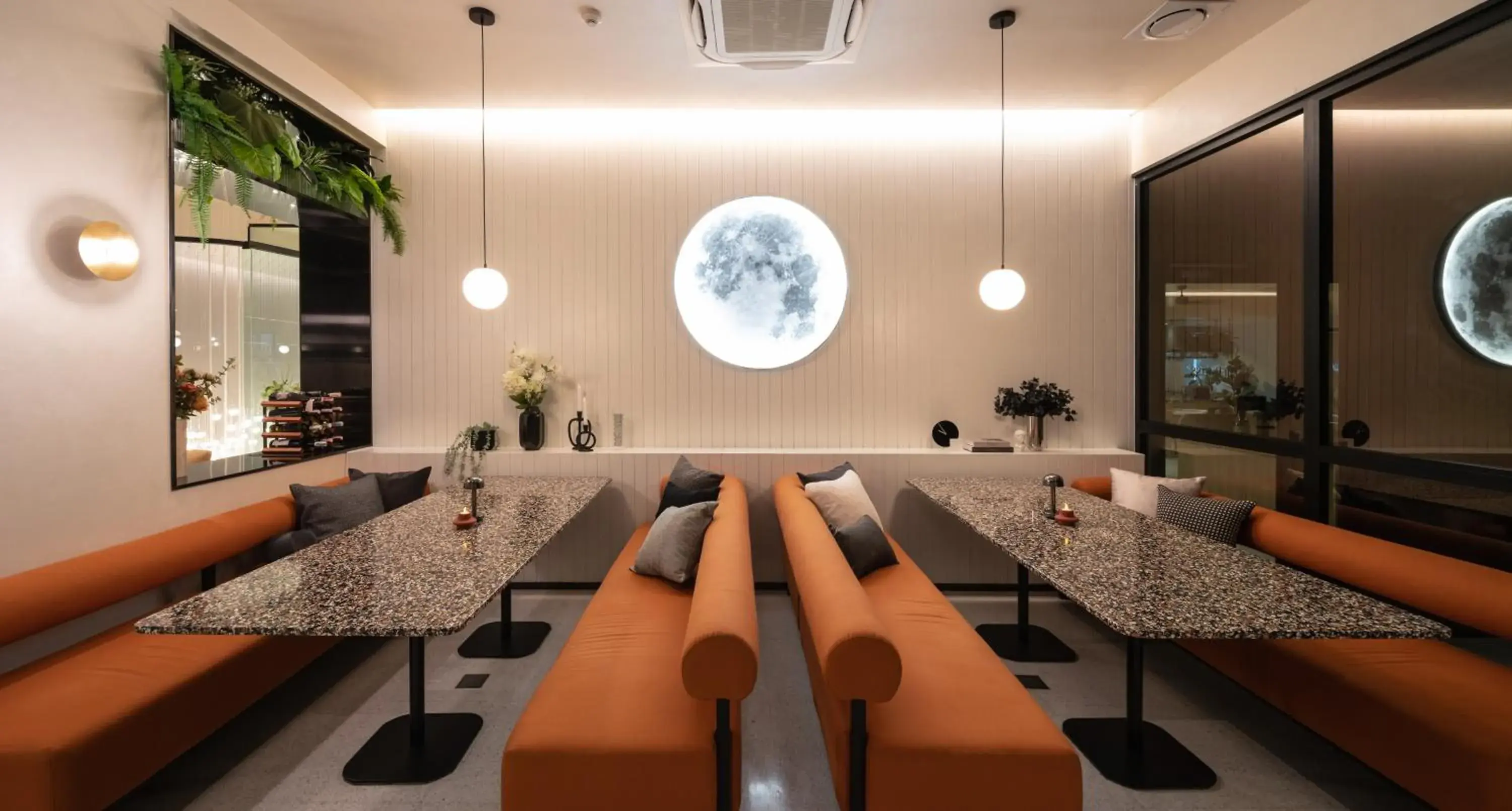 Lounge or bar in Mii Hotel Srinakarin Lounge or bar in Mii Hotel Srinakarin