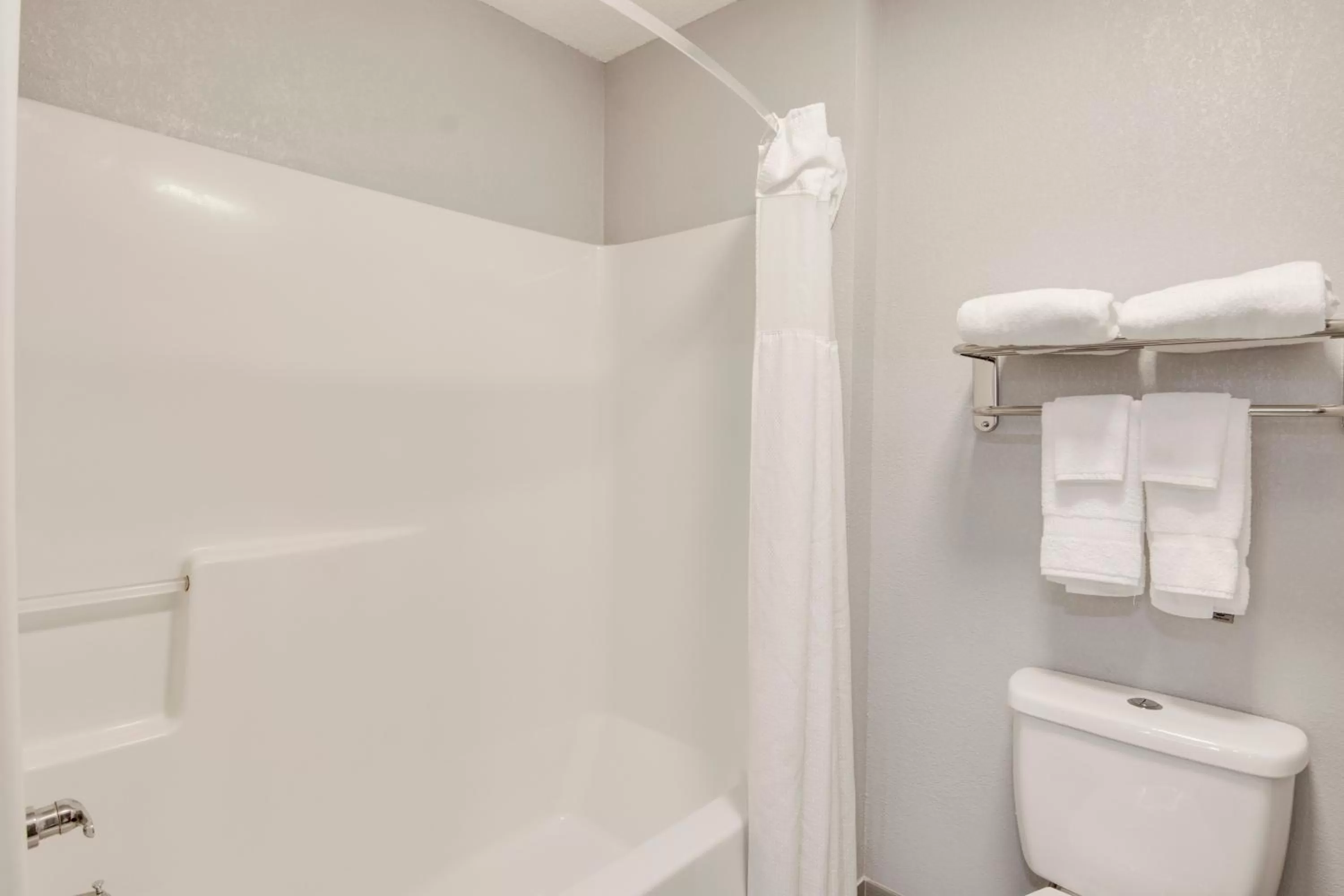 Bathroom in Clarion Pointe on the lake Clarksville-South Hill West