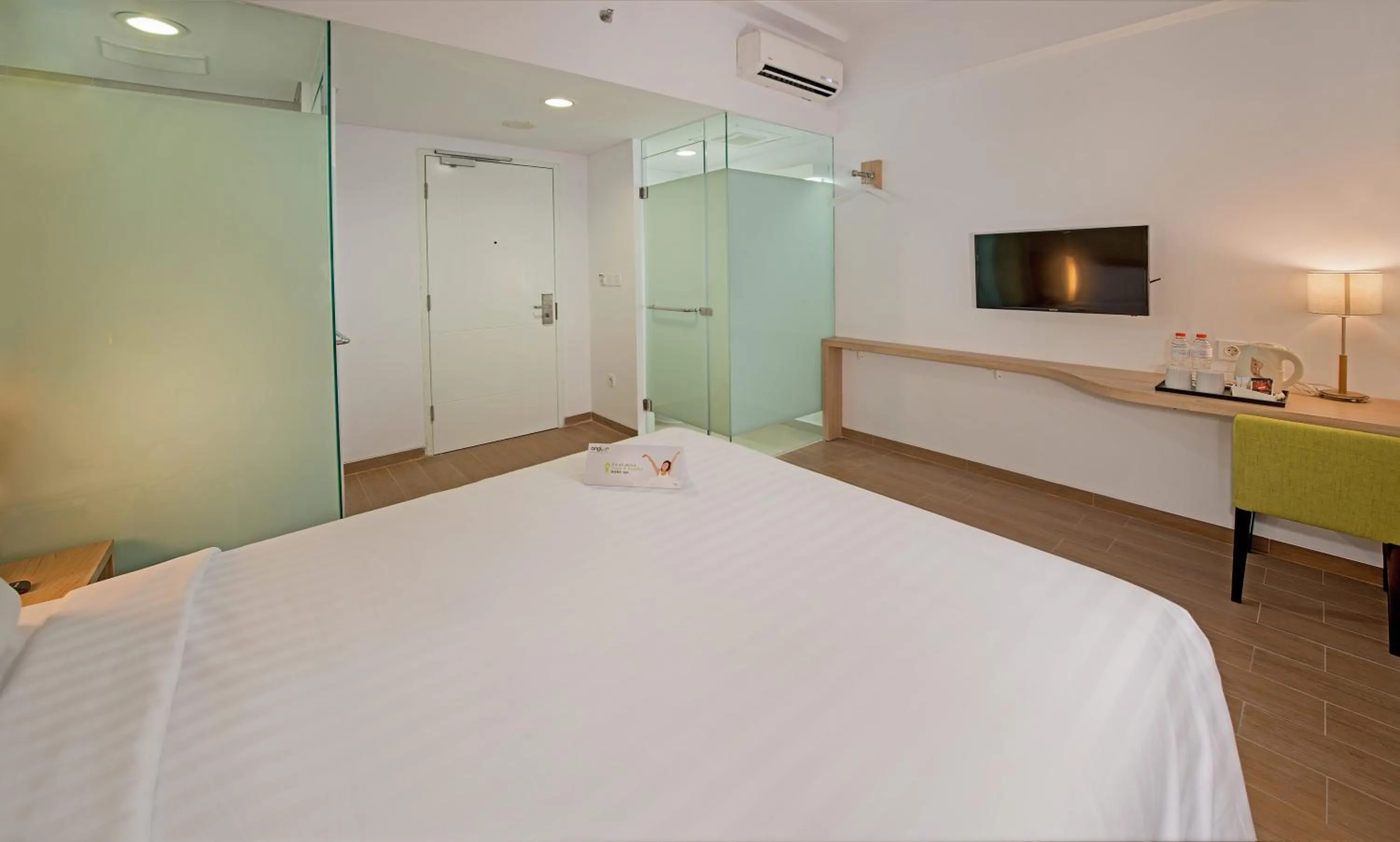 Bedroom, Bed in Whiz Prime Hotel Pajajaran Bogor