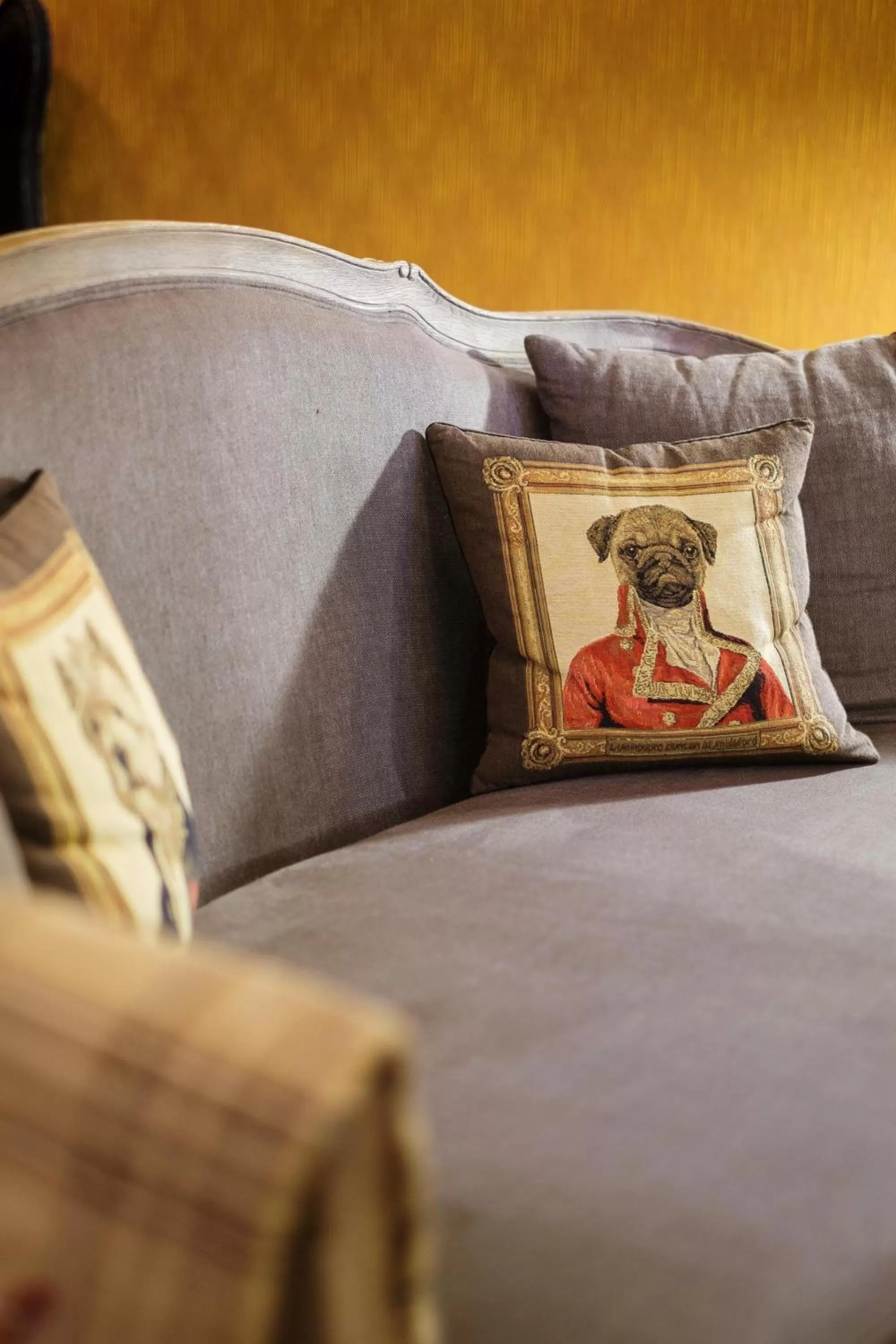 Seating area, Bed in Hotel City House