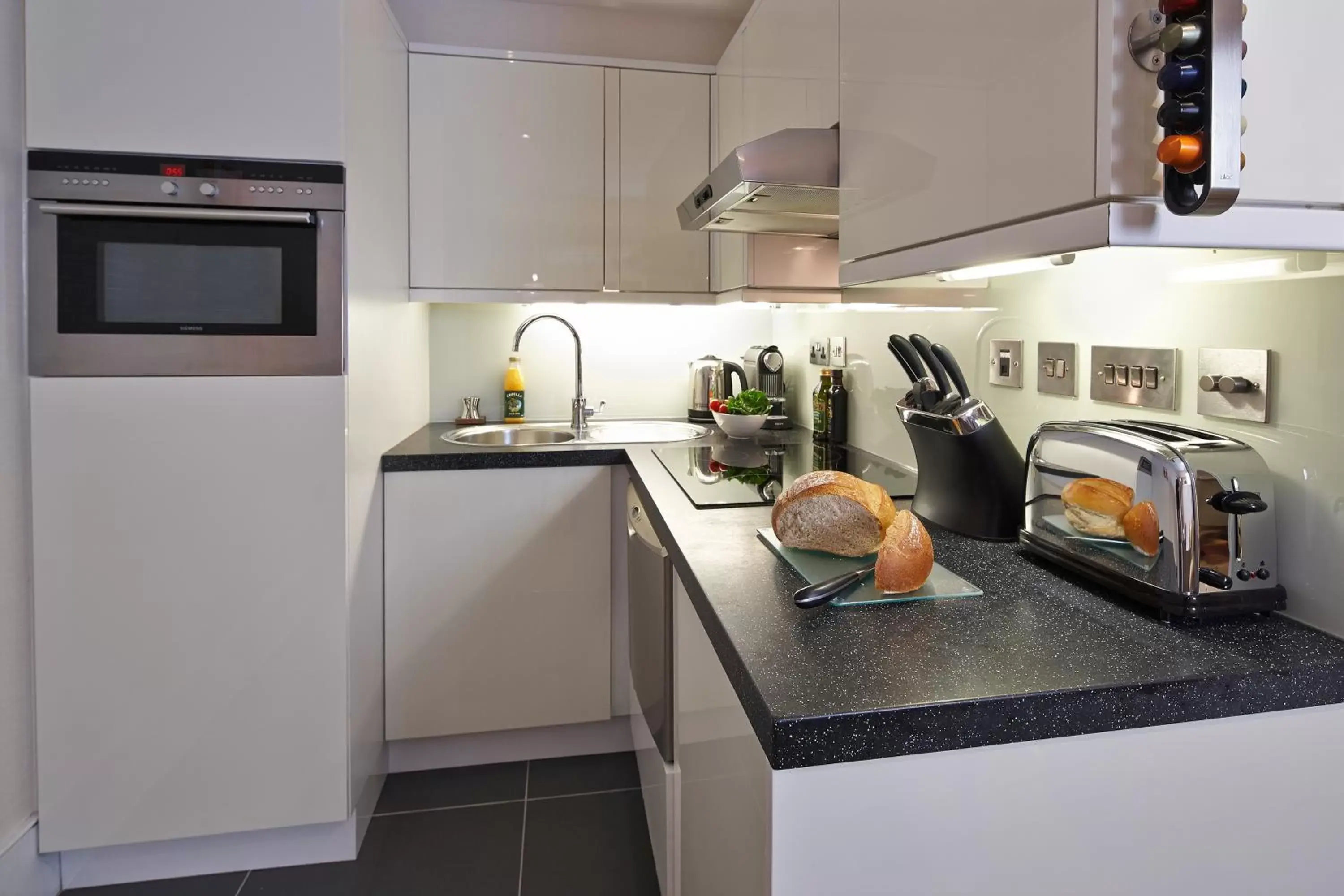 Kitchen or kitchenette, Kitchen/Kitchenette in Cheval Knightsbridge
