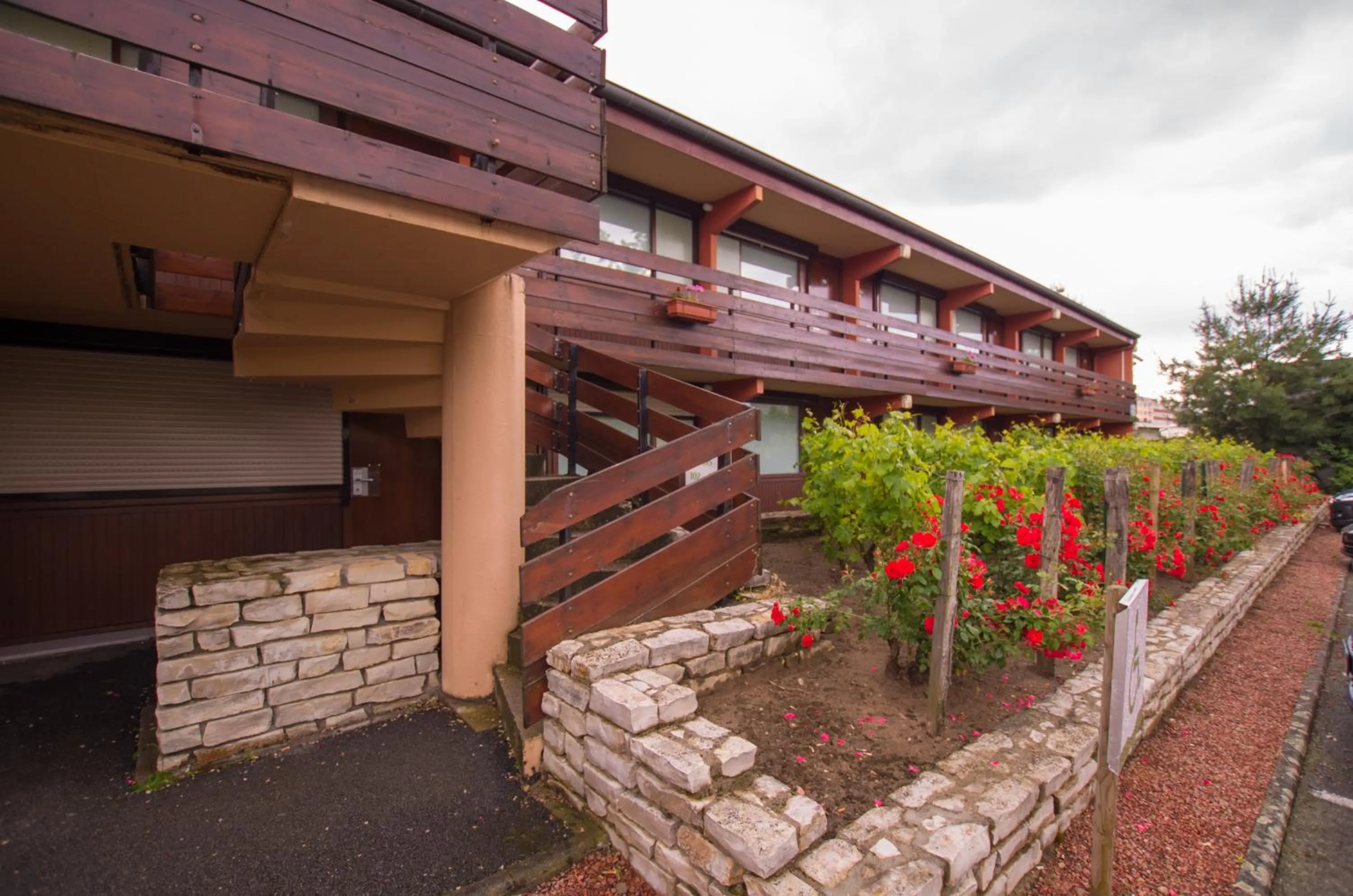 Property building in Kyriad Direct Roanne Hôtel