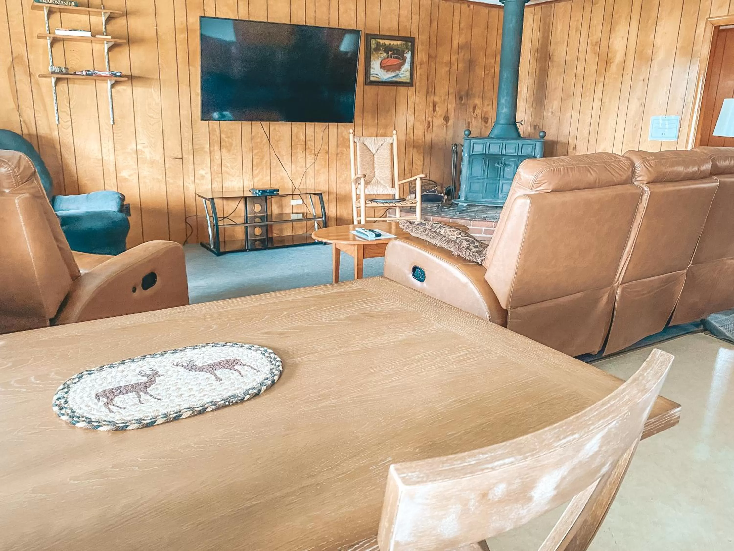 Communal lounge/ TV room in Rangeley Town & Lake