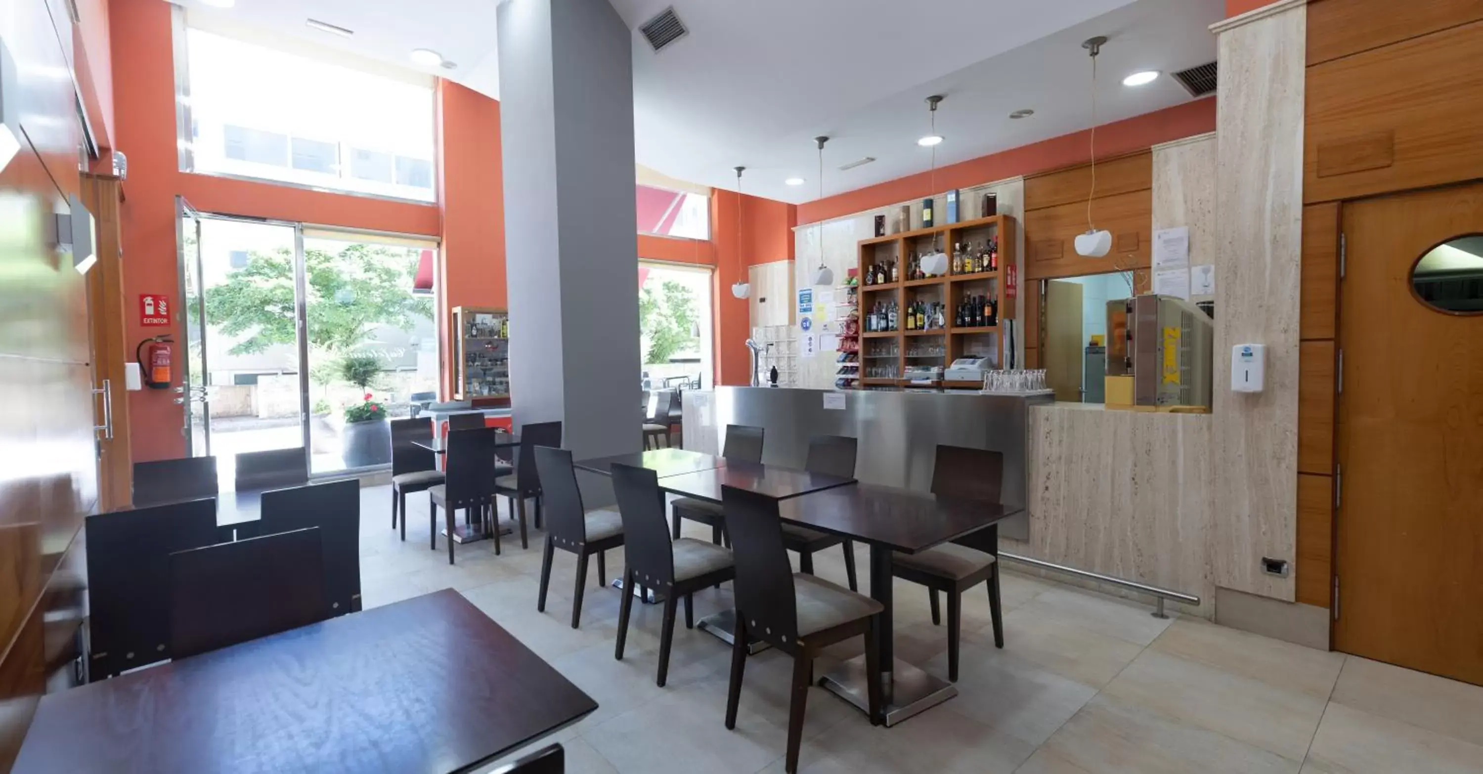 Lounge or bar, Restaurant/Places to Eat in Hotel Apartamentos Ciudad de Lugo