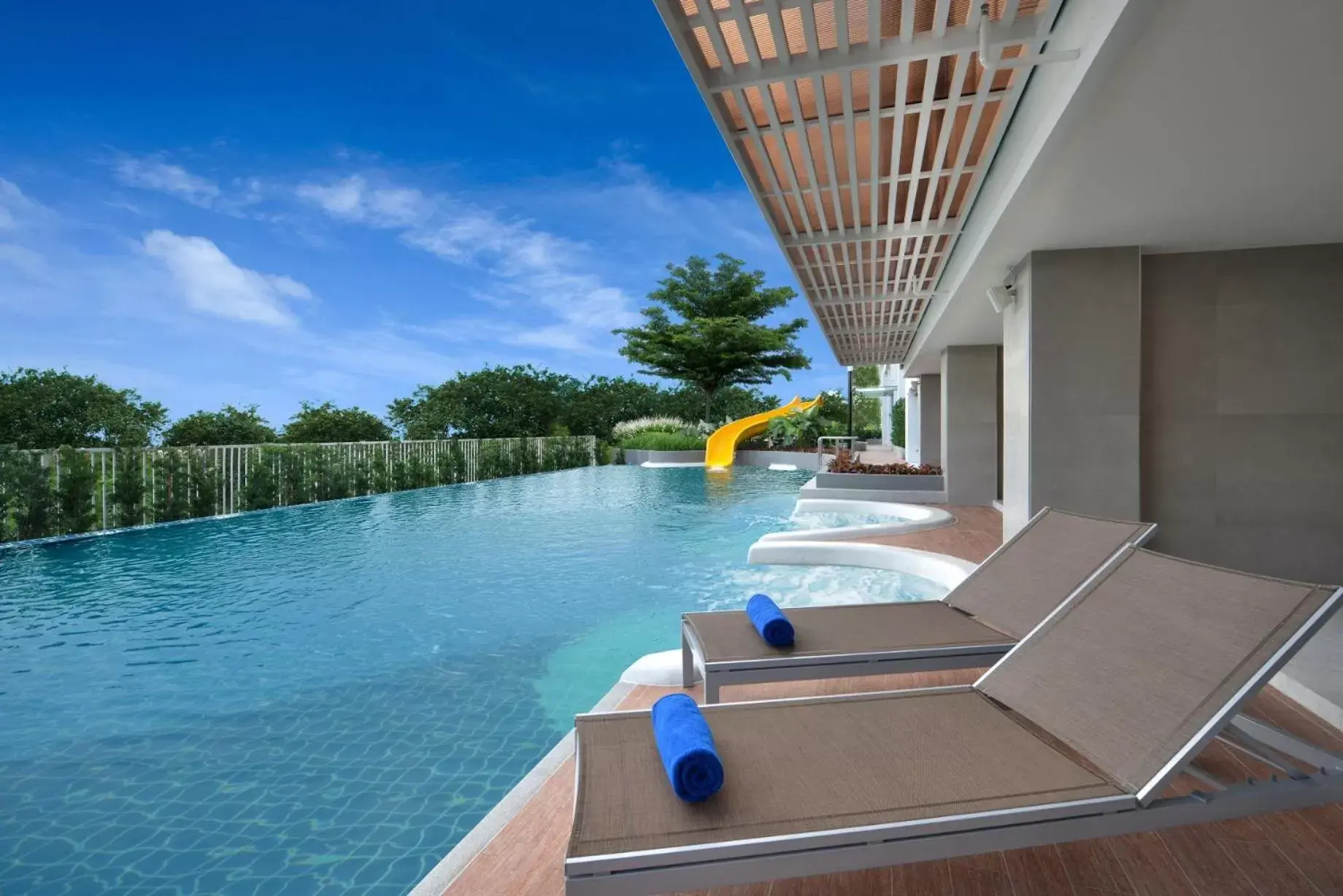 Swimming Pool in Centre Point Prime Hotel Pattaya