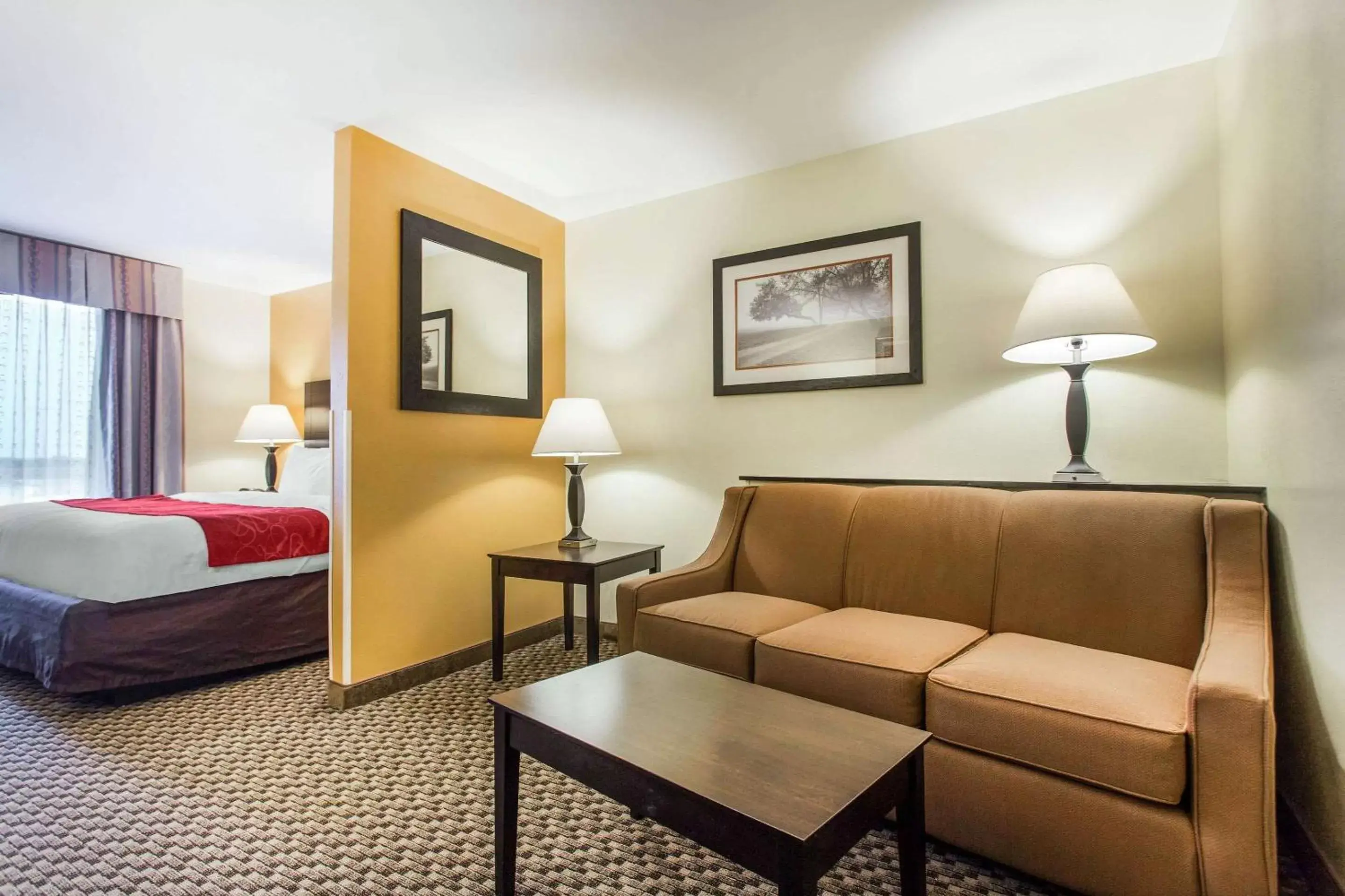 Photo of the whole room, Seating Area in Comfort Suites Clinton near Presbyterian College