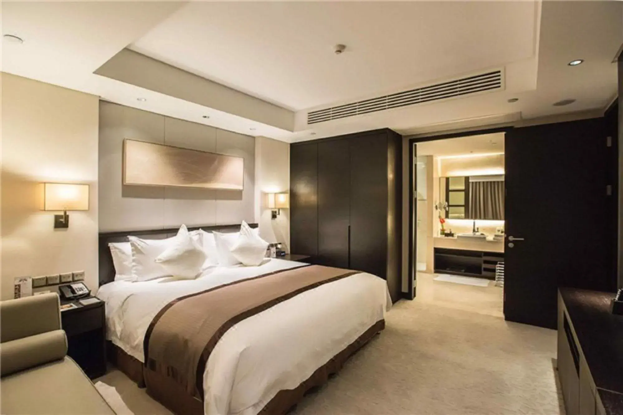 Bed in Howard Johnson IFC Plaza Ningbo Bed in Howard Johnson IFC Plaza Ningbo