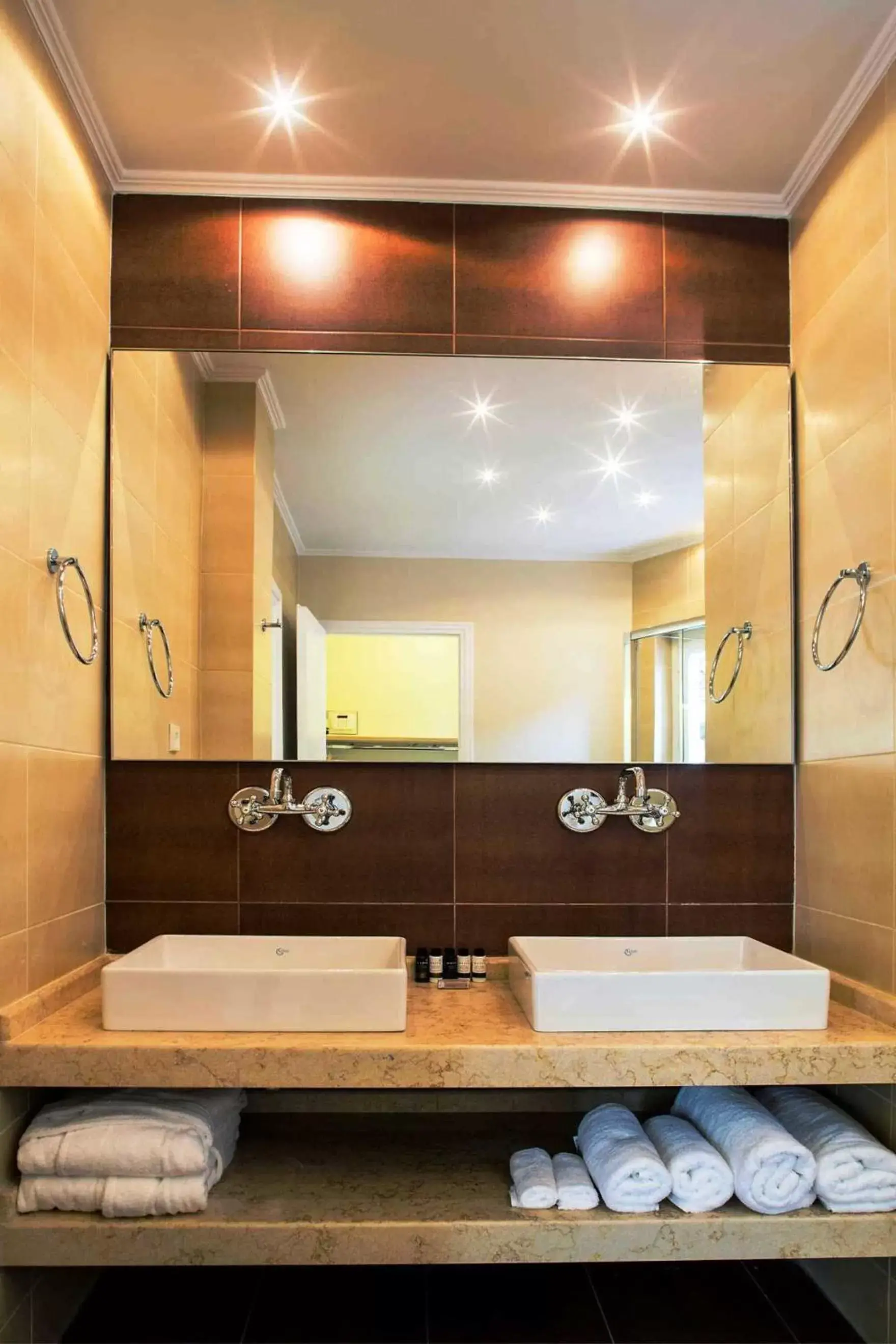 Shower, Bathroom in Athena hotel