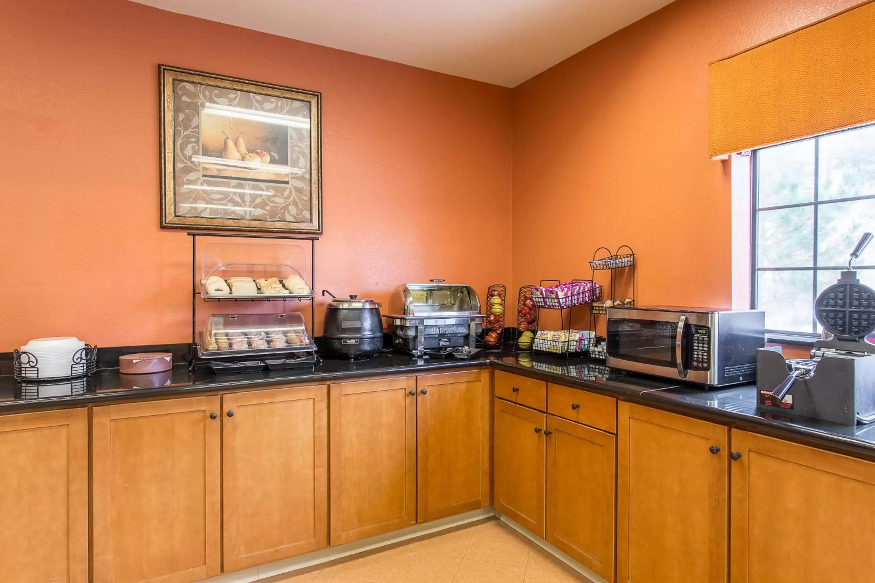 Continental breakfast, Kitchen/Kitchenette in Hotel Ruidoso