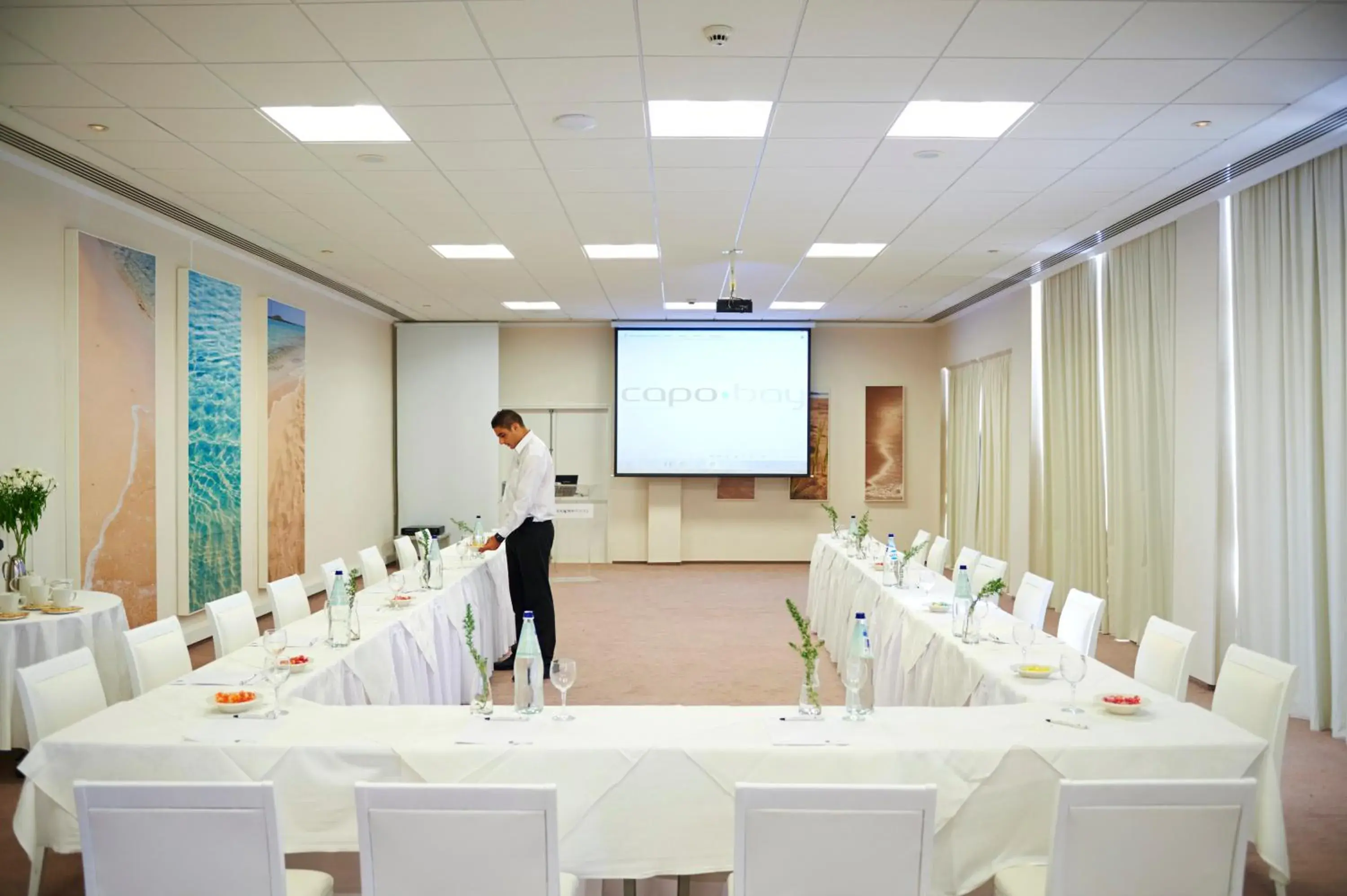Business facilities in Capo Bay Hotel