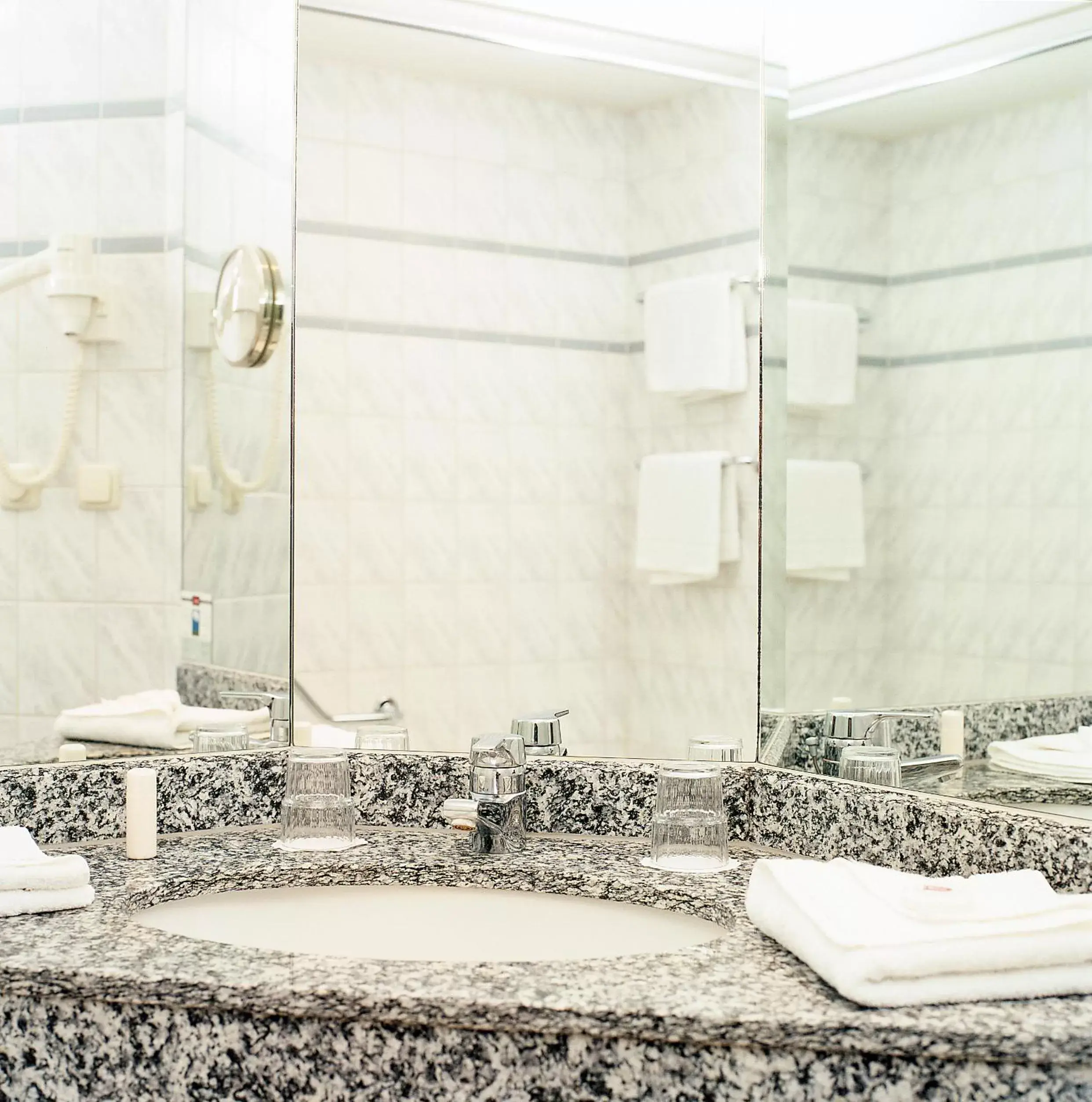 Bathroom in Hotel Mercator Itzehoe-Klosterforst