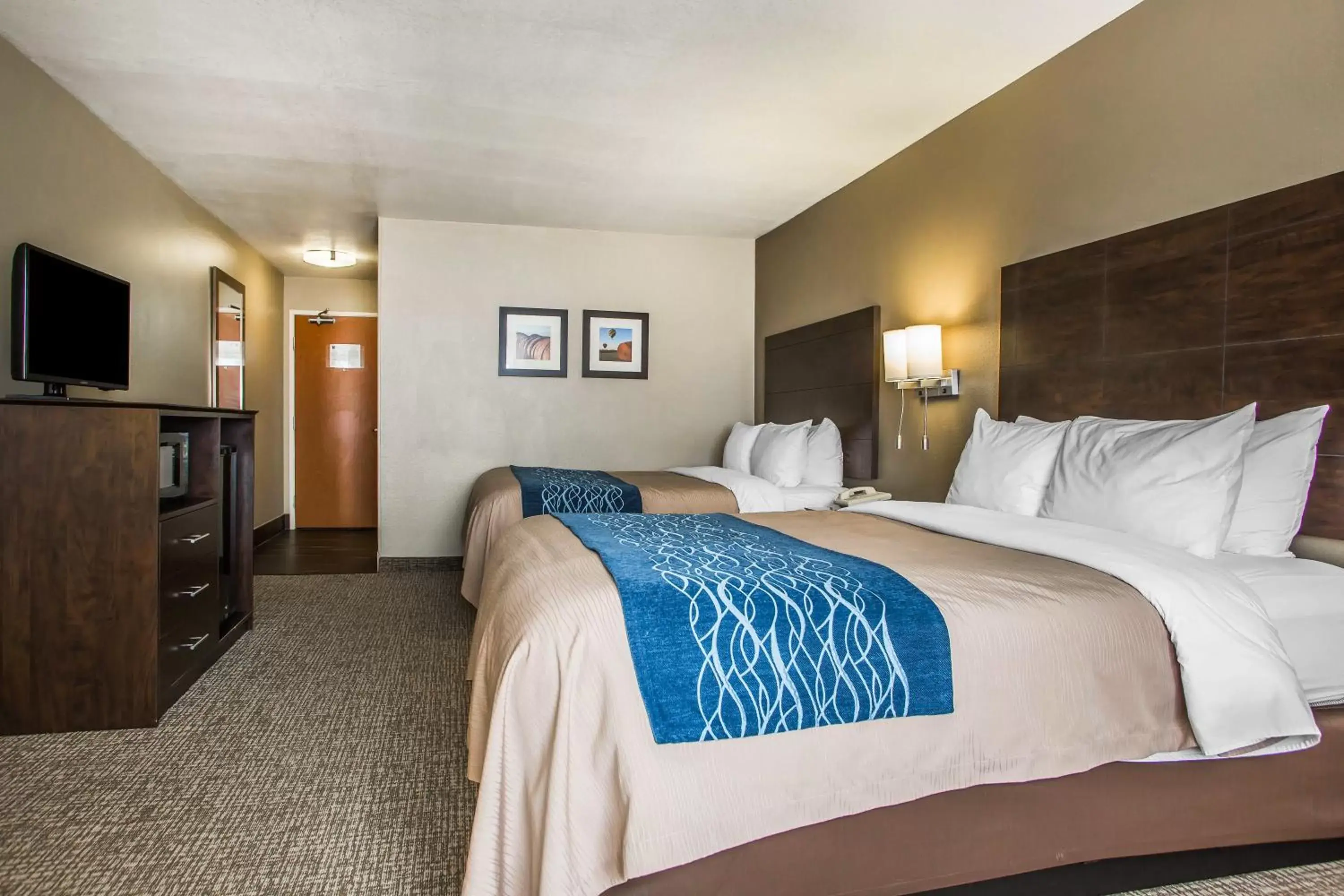 Standard Queen Room with Two Queen Beds - Non Smoking  in Comfort Inn & Suites Waterloo – Cedar Falls