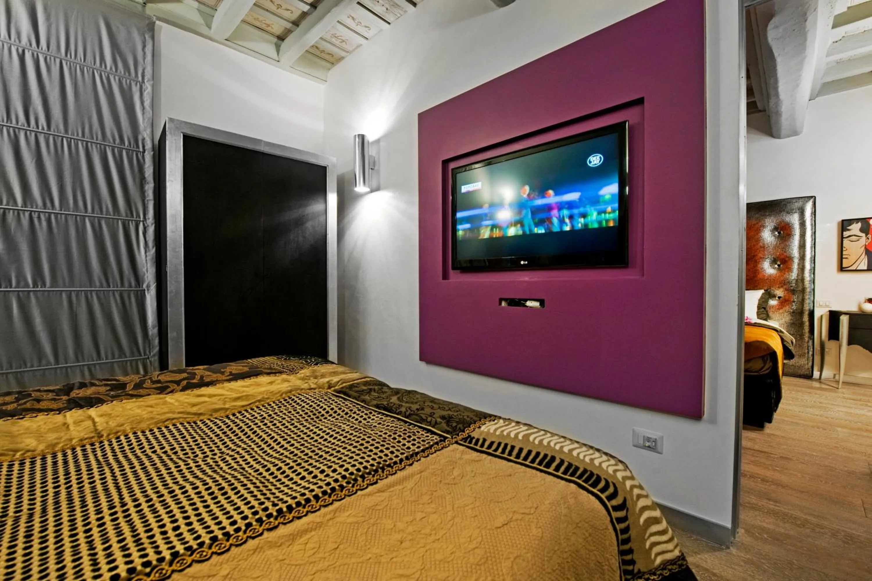 Shower, Bed in Pantheon Relais