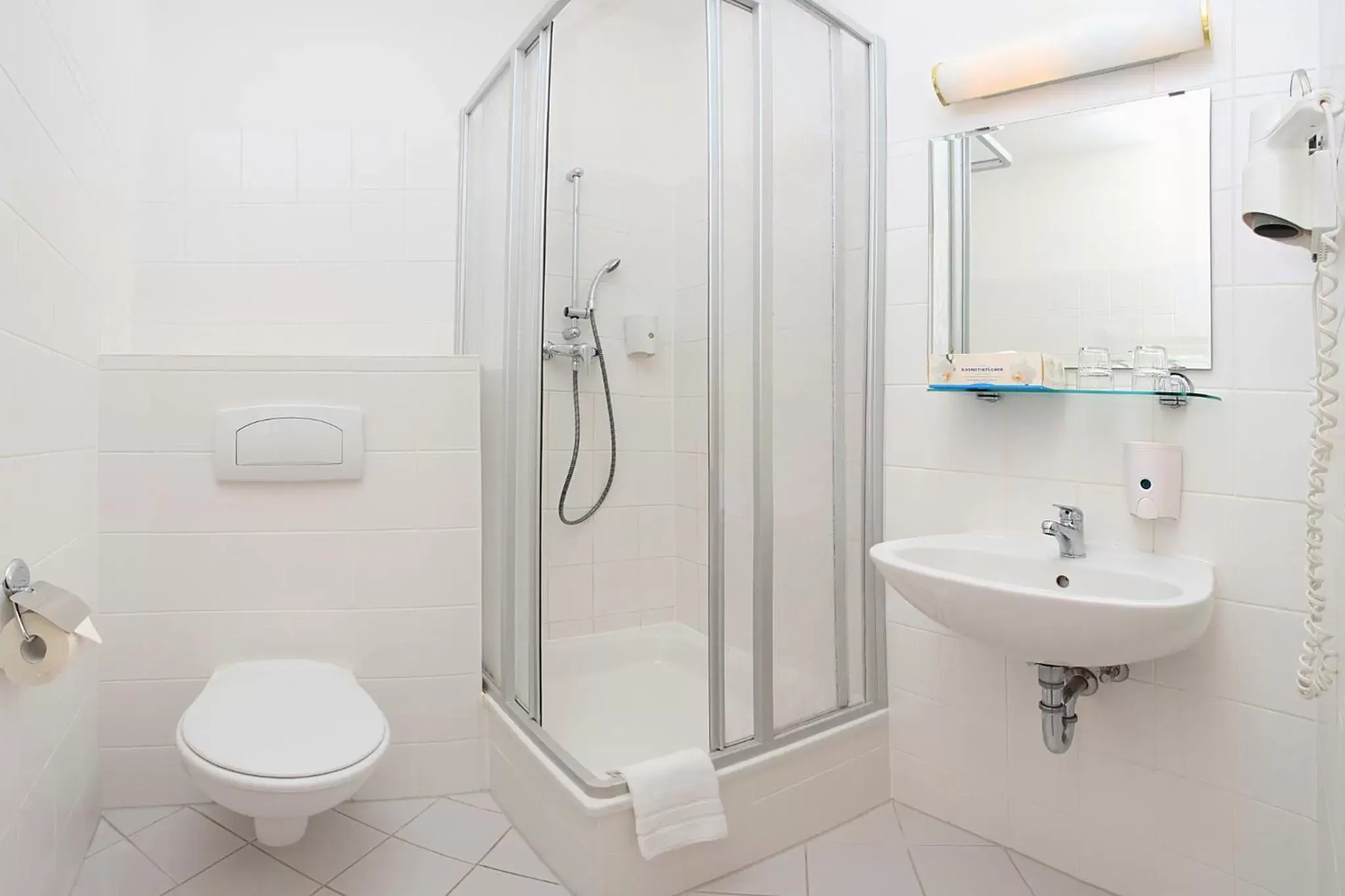 Shower, Bathroom in Hotel Atrium Charlottenburg