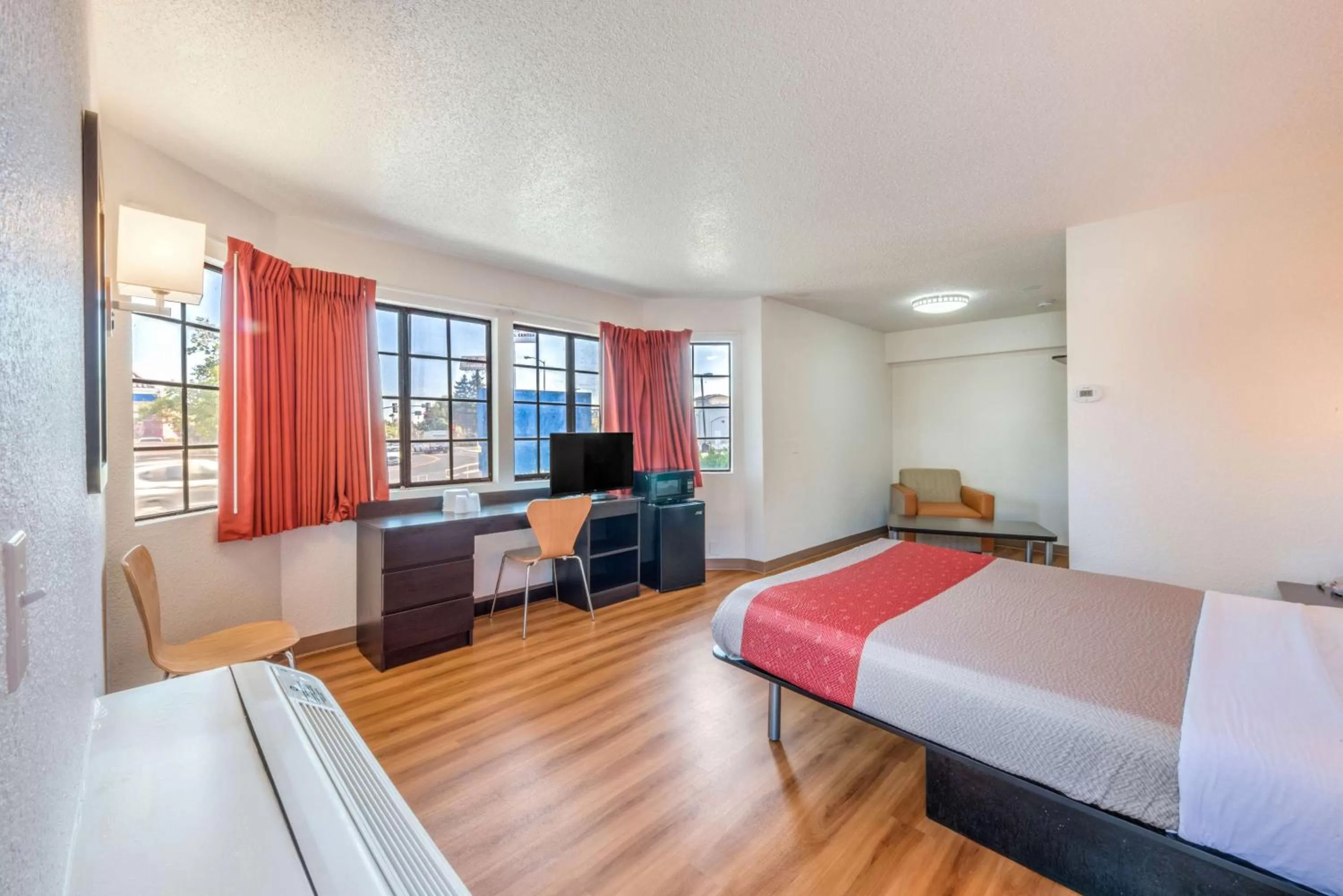 Bedroom, Bed in Motel 6-Fairfield, CA - North