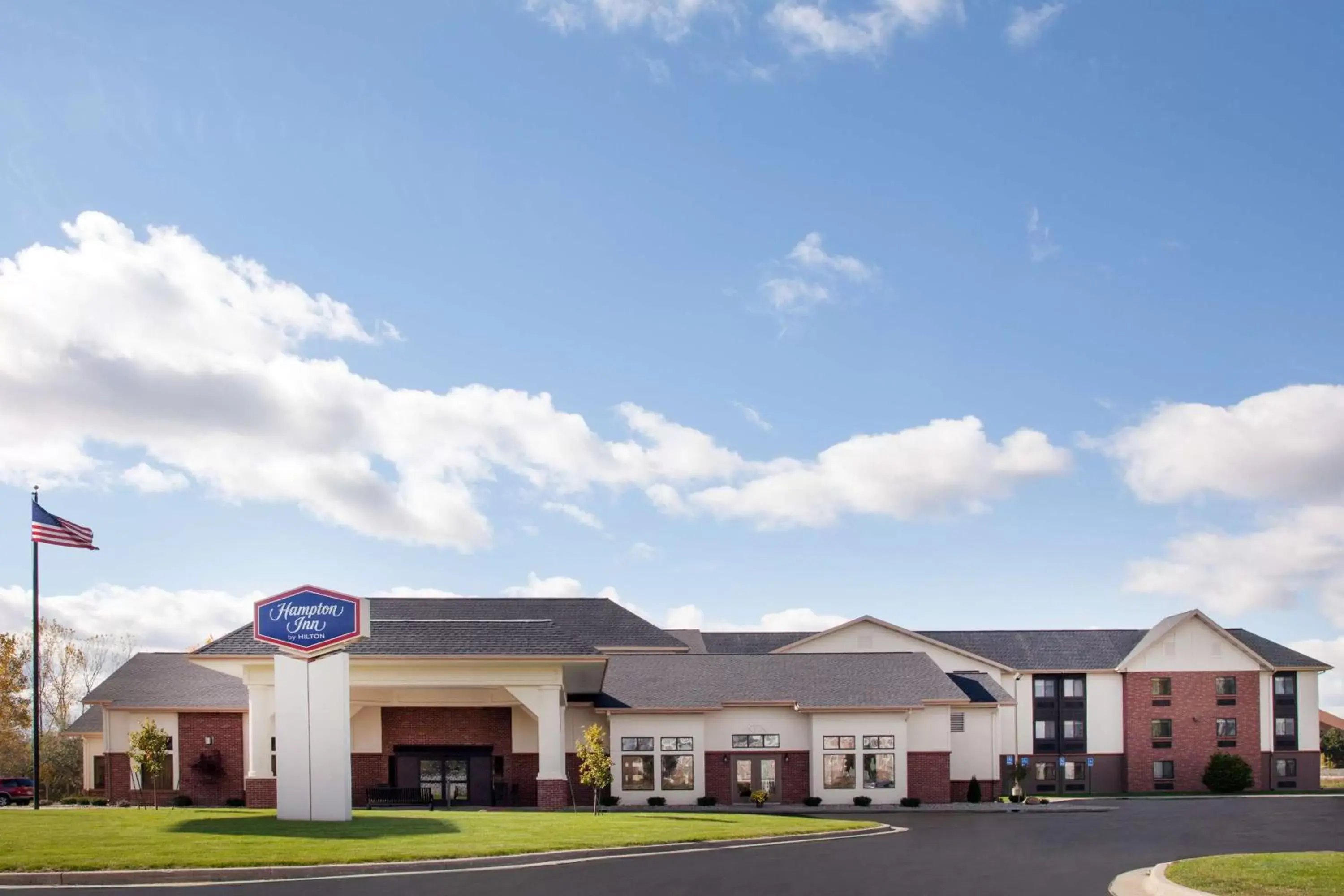 Property Building in Hampton Inn Birch Run