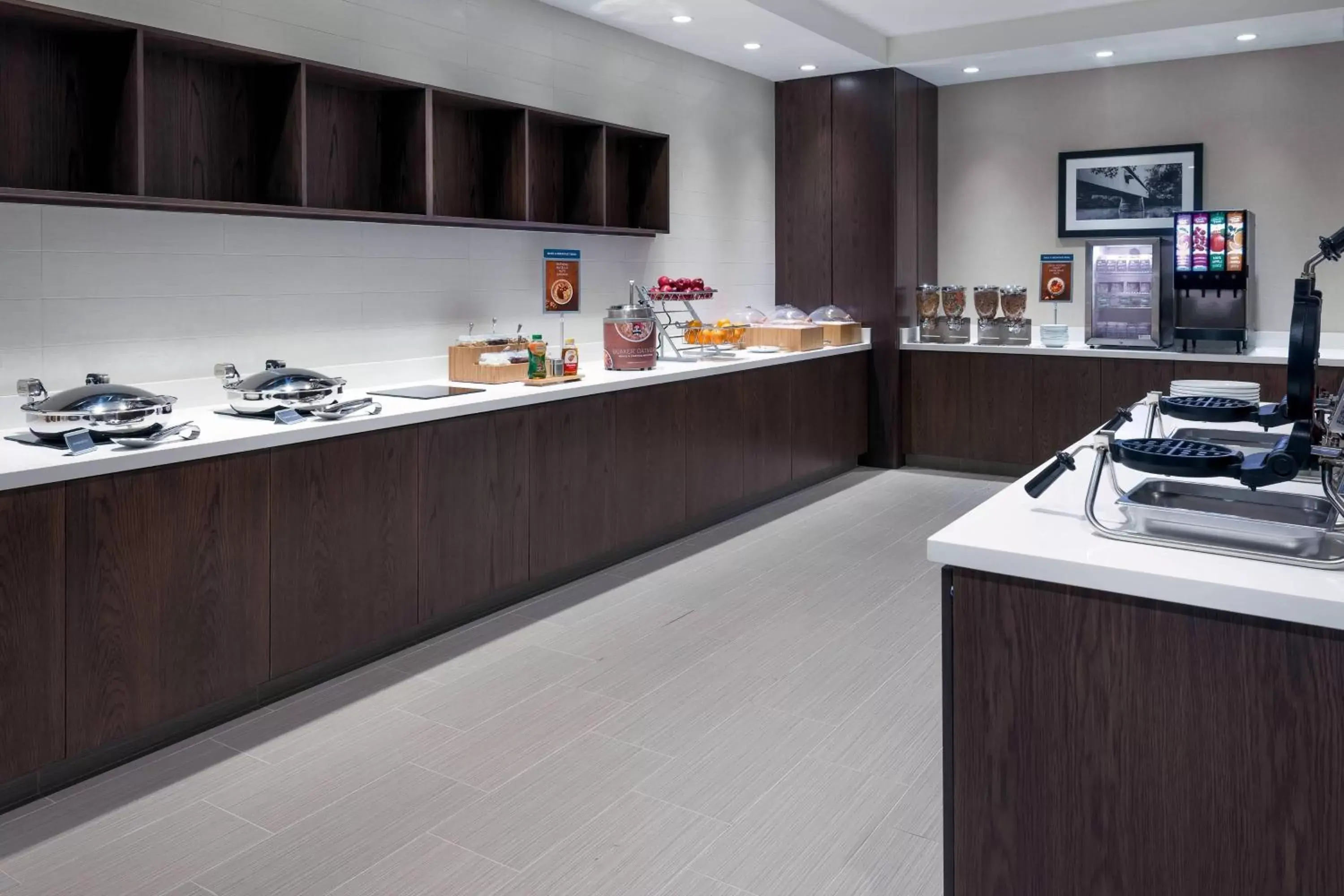 Breakfast, Kitchen/Kitchenette in SpringHill Suites by Marriott Indianapolis Westfield