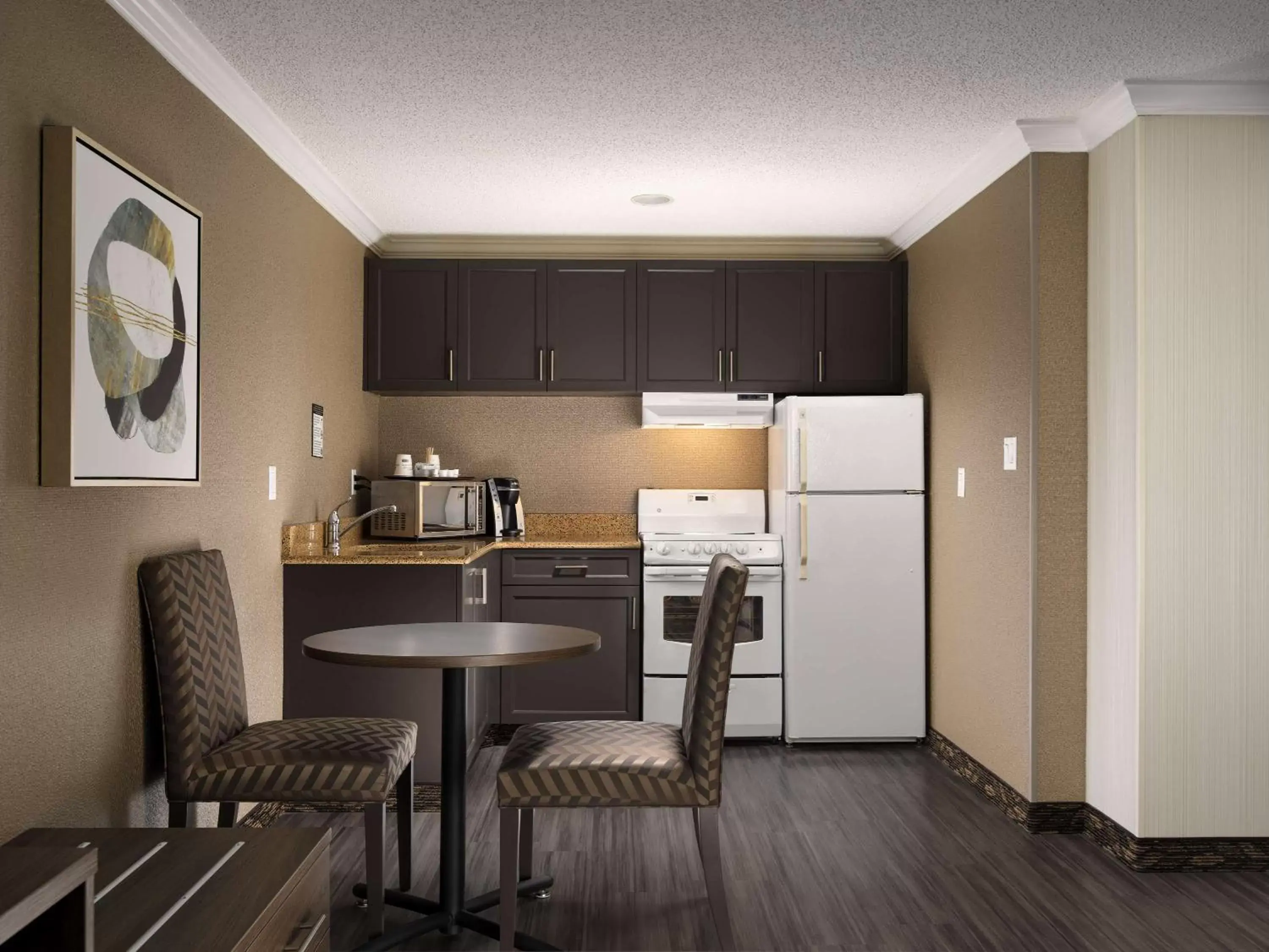 Photo of the whole room, Kitchen/Kitchenette in BEST WESTERN PLUS Carlton Plaza Hotel