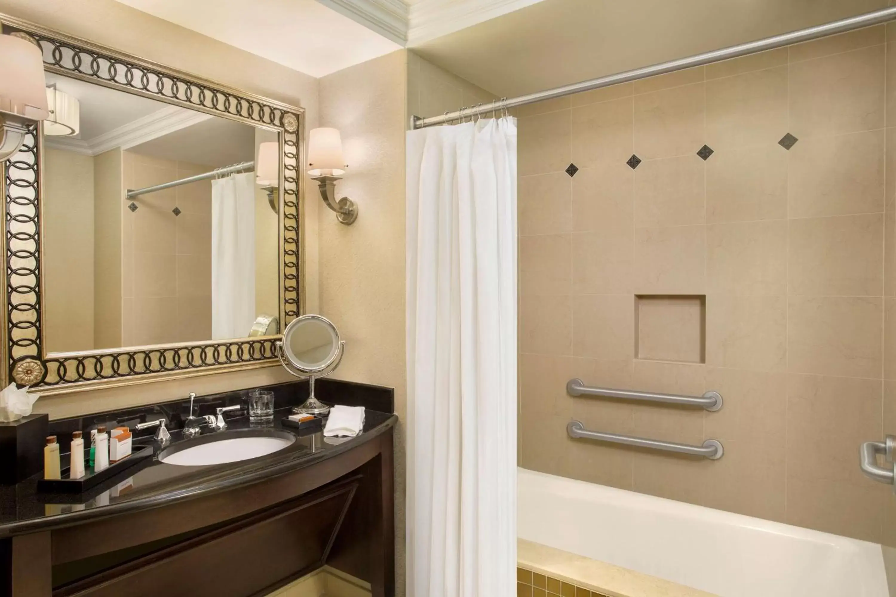 Bathroom in Waldorf Astoria Orlando