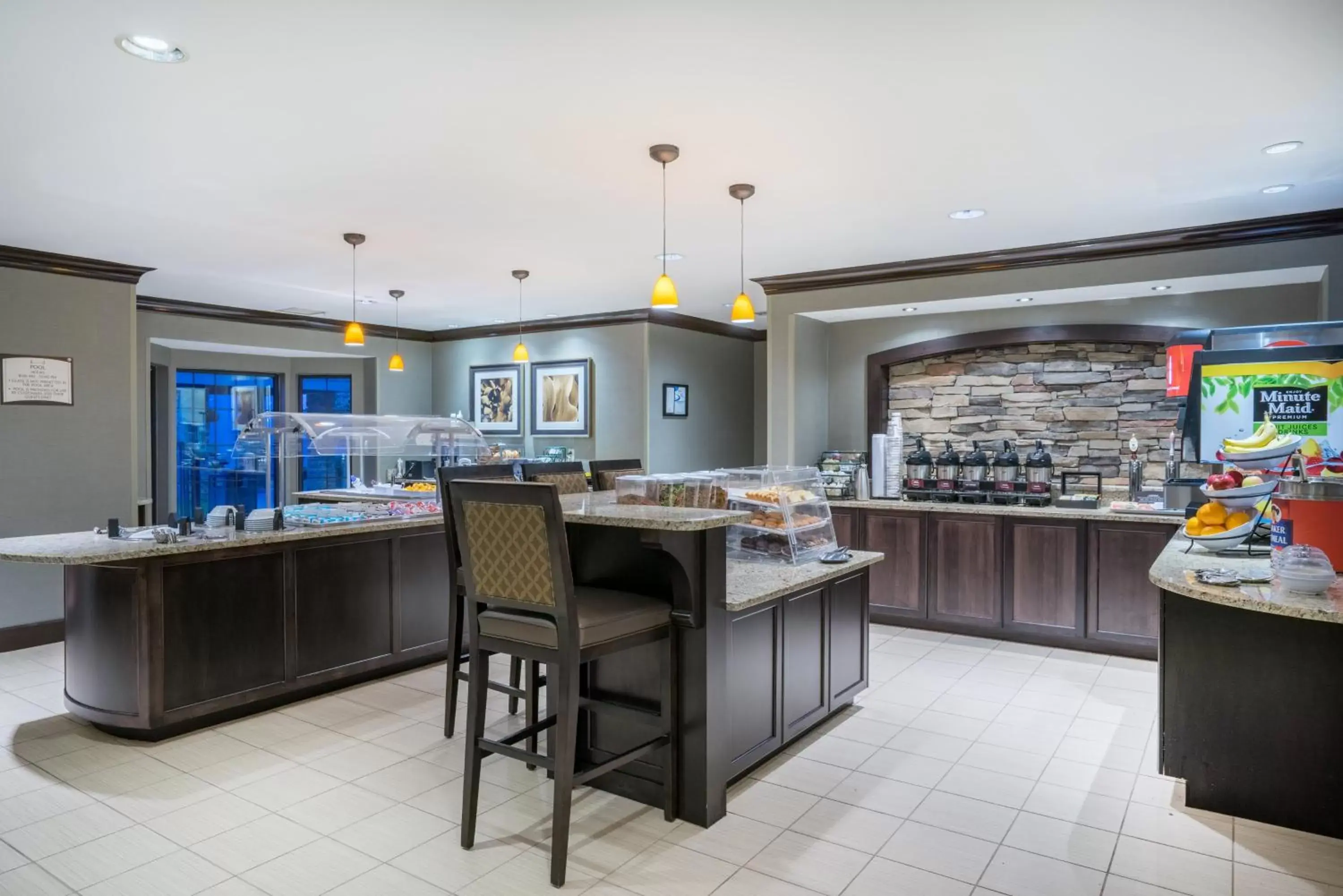 Breakfast, Restaurant/Places to Eat in Staybridge Suites Wilmington - Brandywine Valley, an IHG Hotel