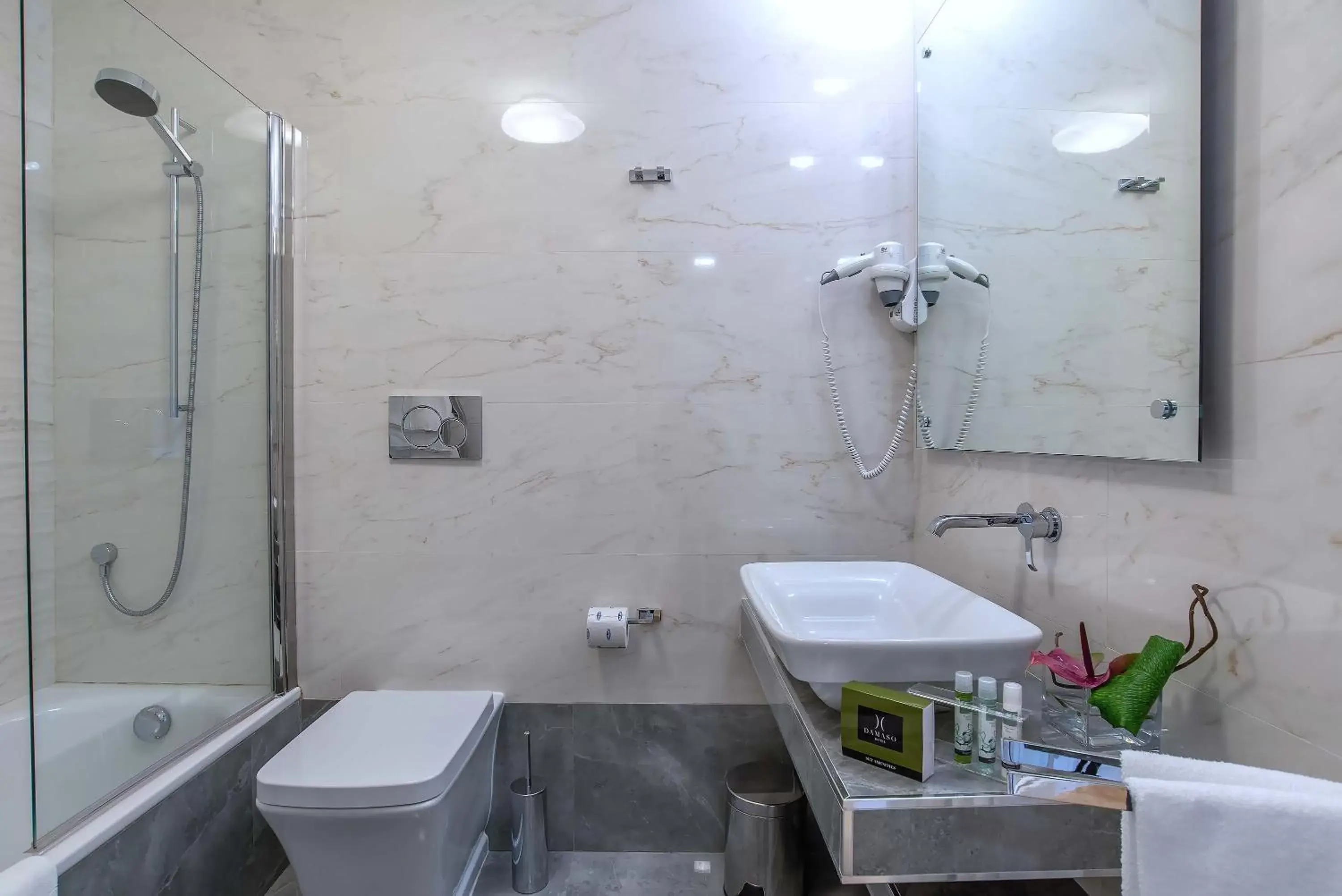 Bath, Bathroom in Hotel Damaso