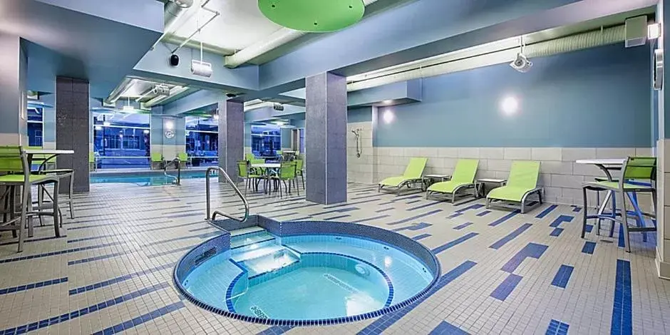 Hot Tub, Swimming Pool in Holiday Inn Express & Suites - Brandon, an IHG Hotel