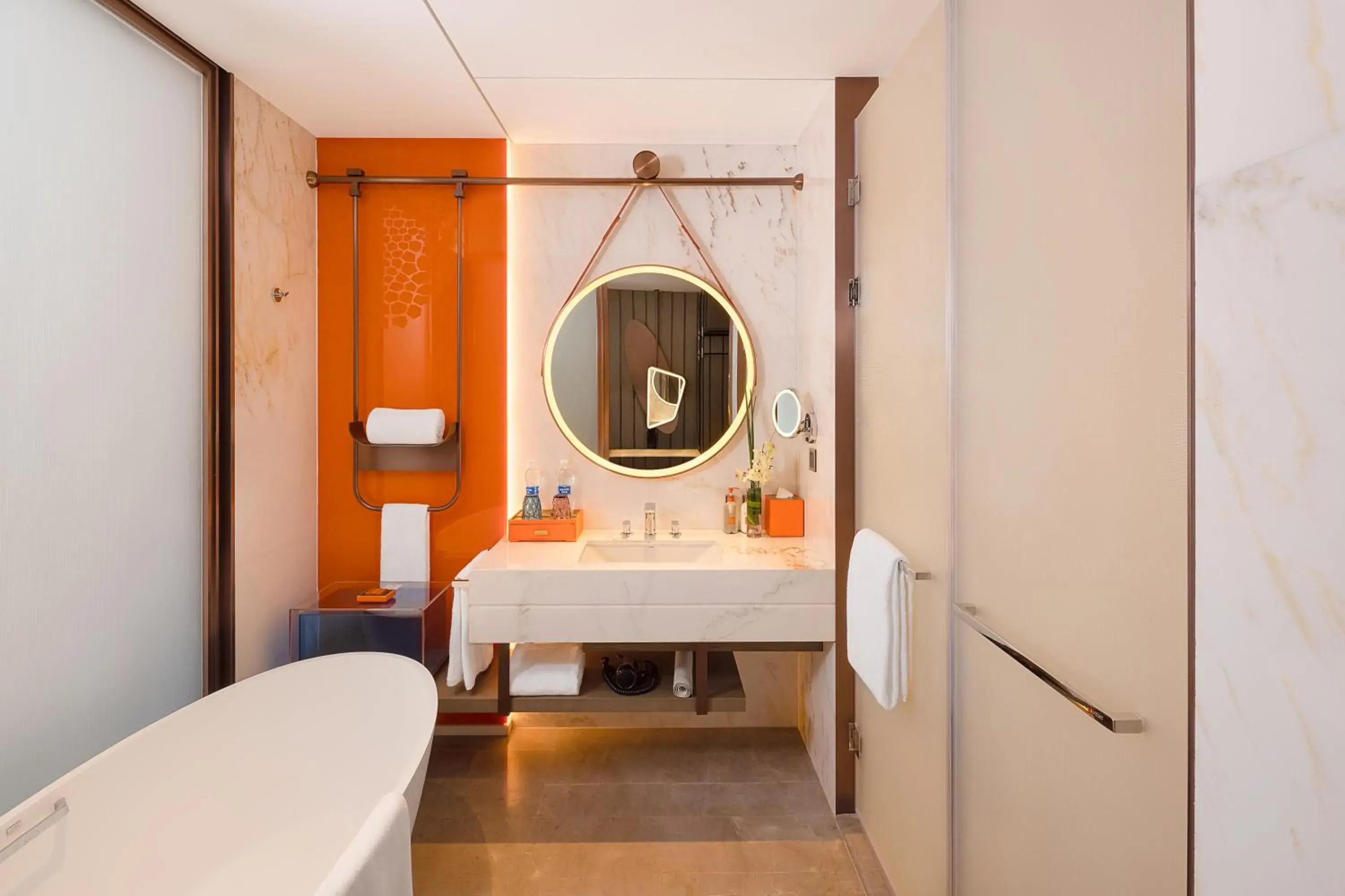 Standard King Room - Lounge Access/High Floor in Crowne Plaza Qingdao Jinshui by IHG Standard King Room - Lounge Access/High Floor in Crowne Plaza Qingdao Jinshui by IHG