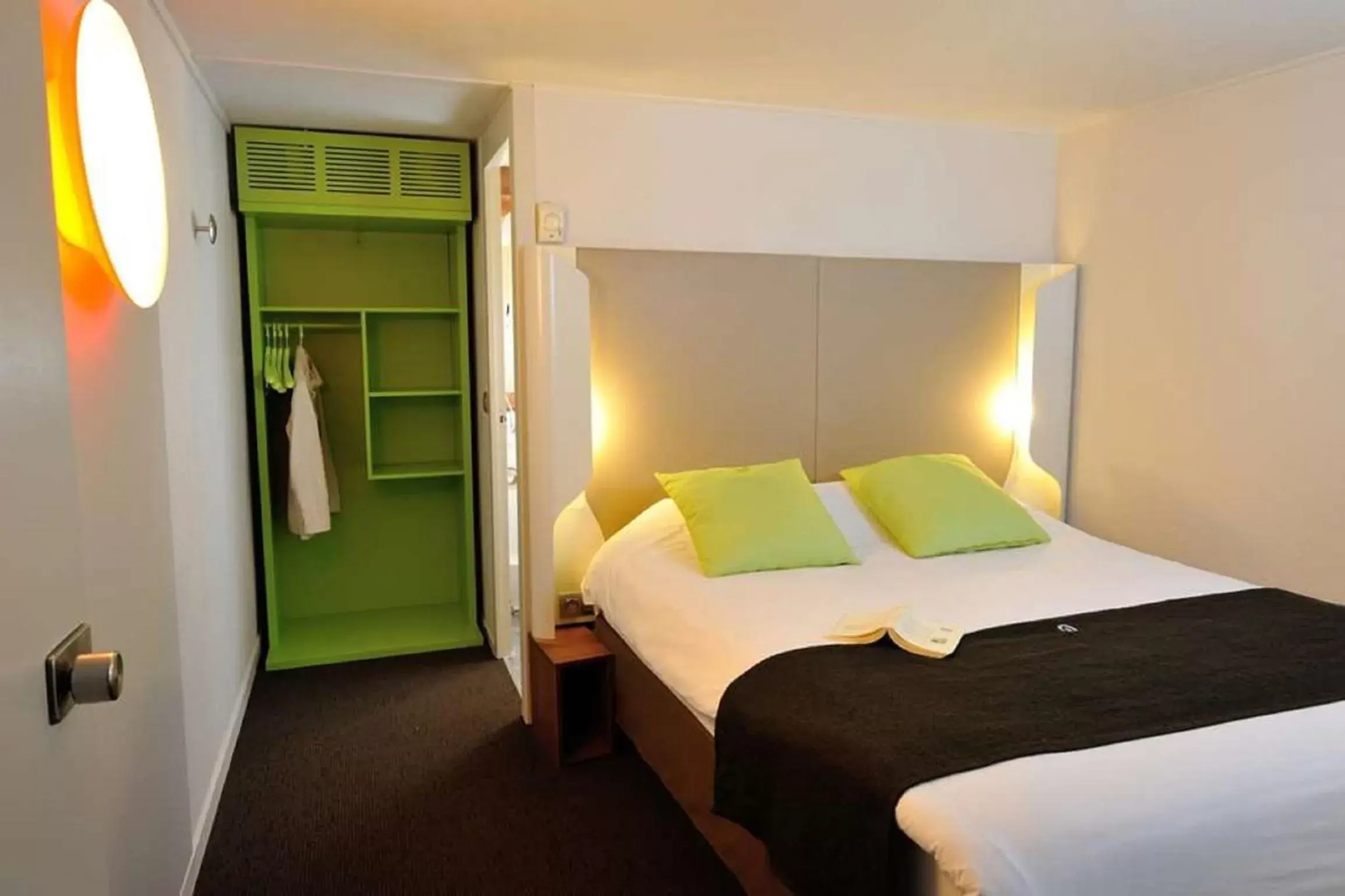 Bedroom, Bed in Campanile Lille - Seclin