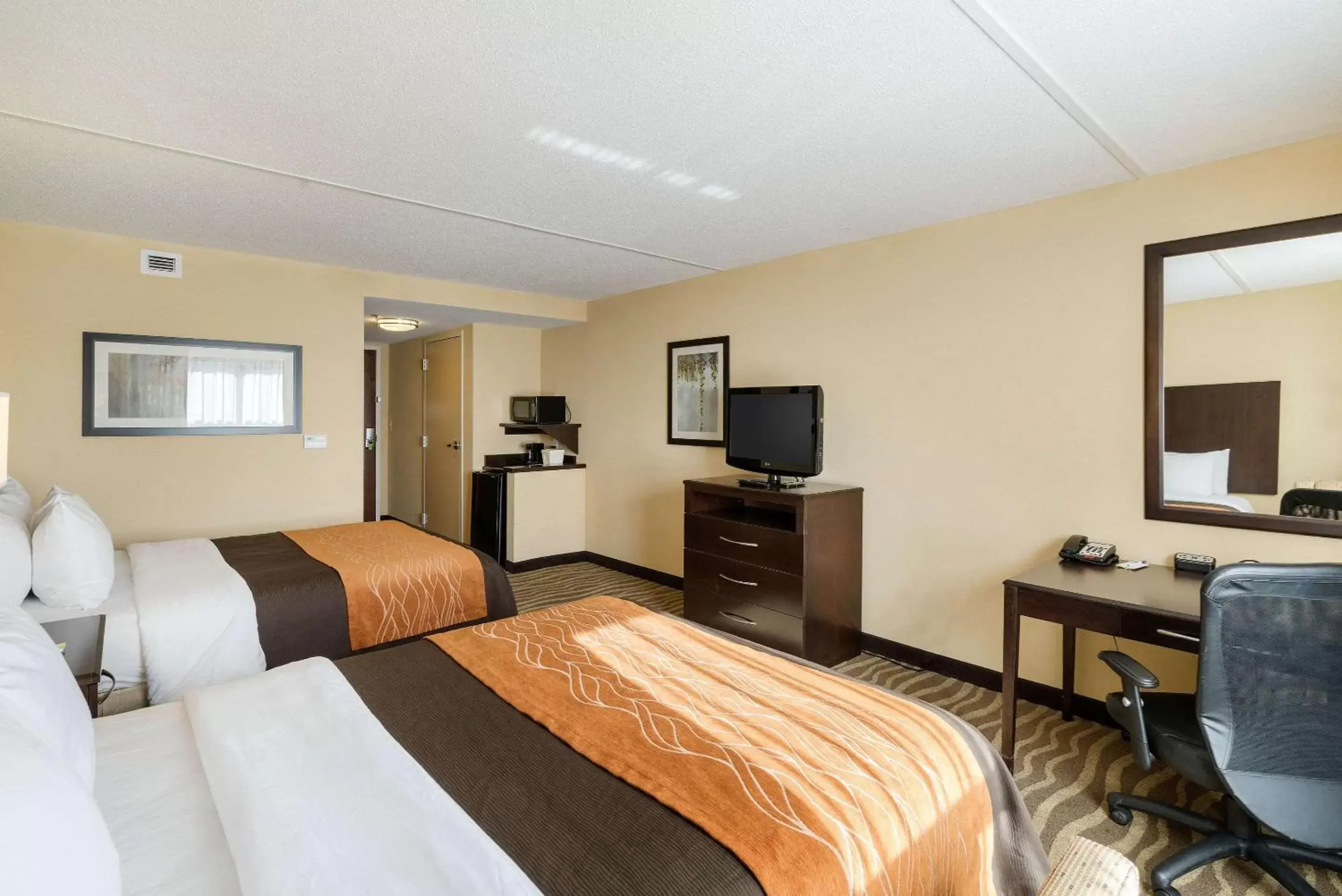 Photo of the whole room, Bed in Comfort Inn & Suites Lexington Park