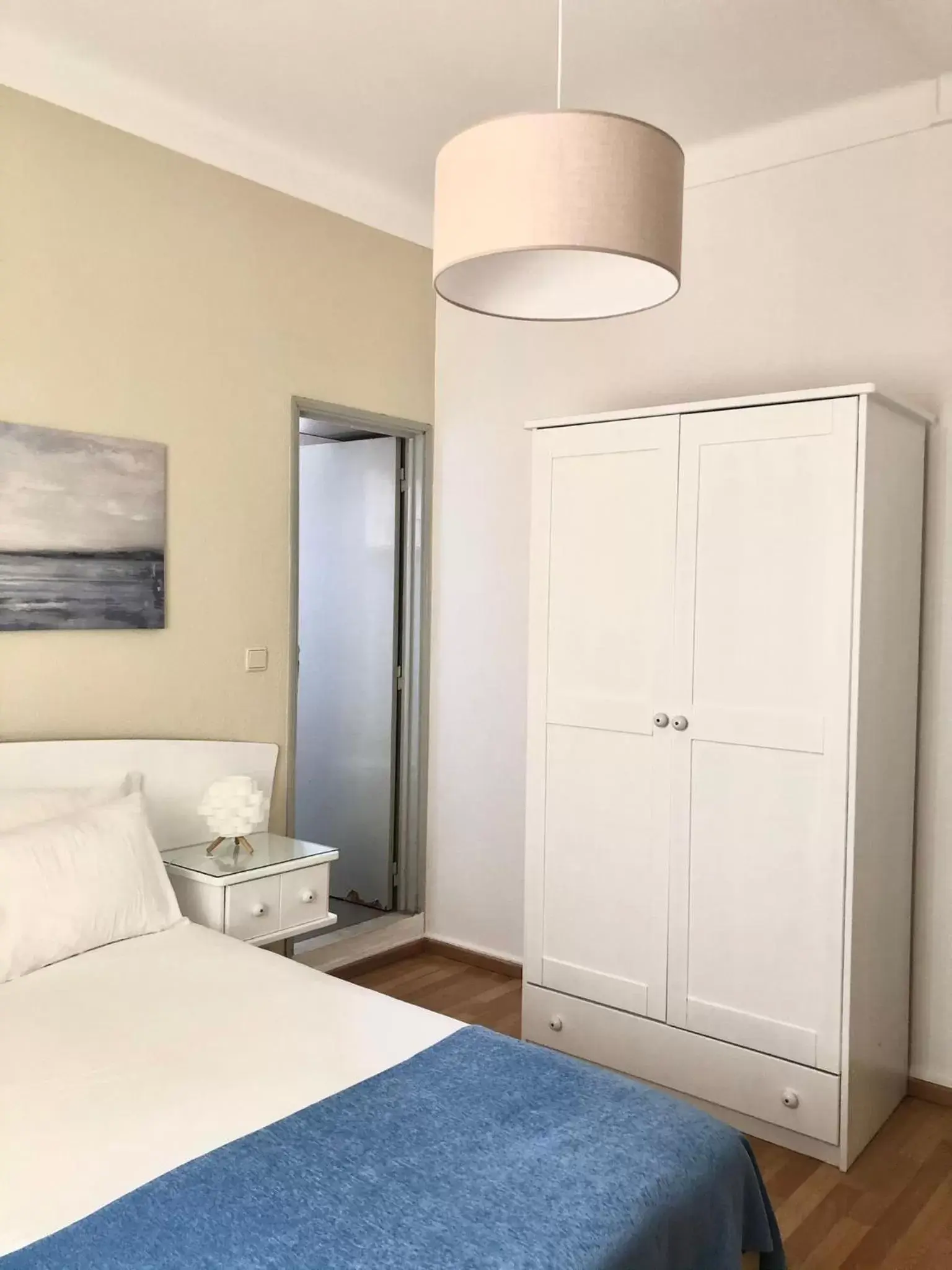 Photo of the whole room, Bed in Arcada House Tavira
