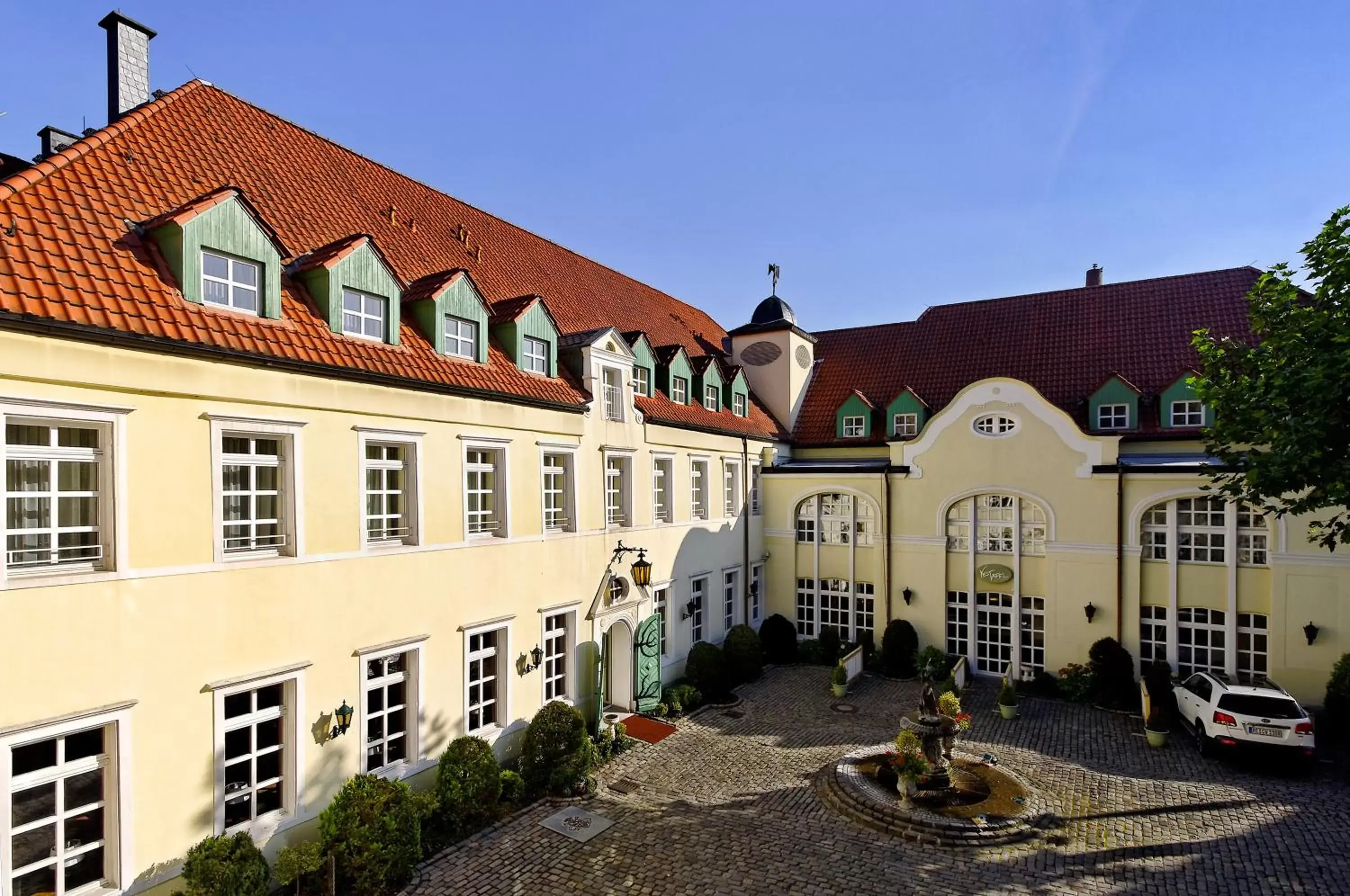 Facade/entrance, Property Building in Parkhotel Engelsburg - 4 Sterne Superior