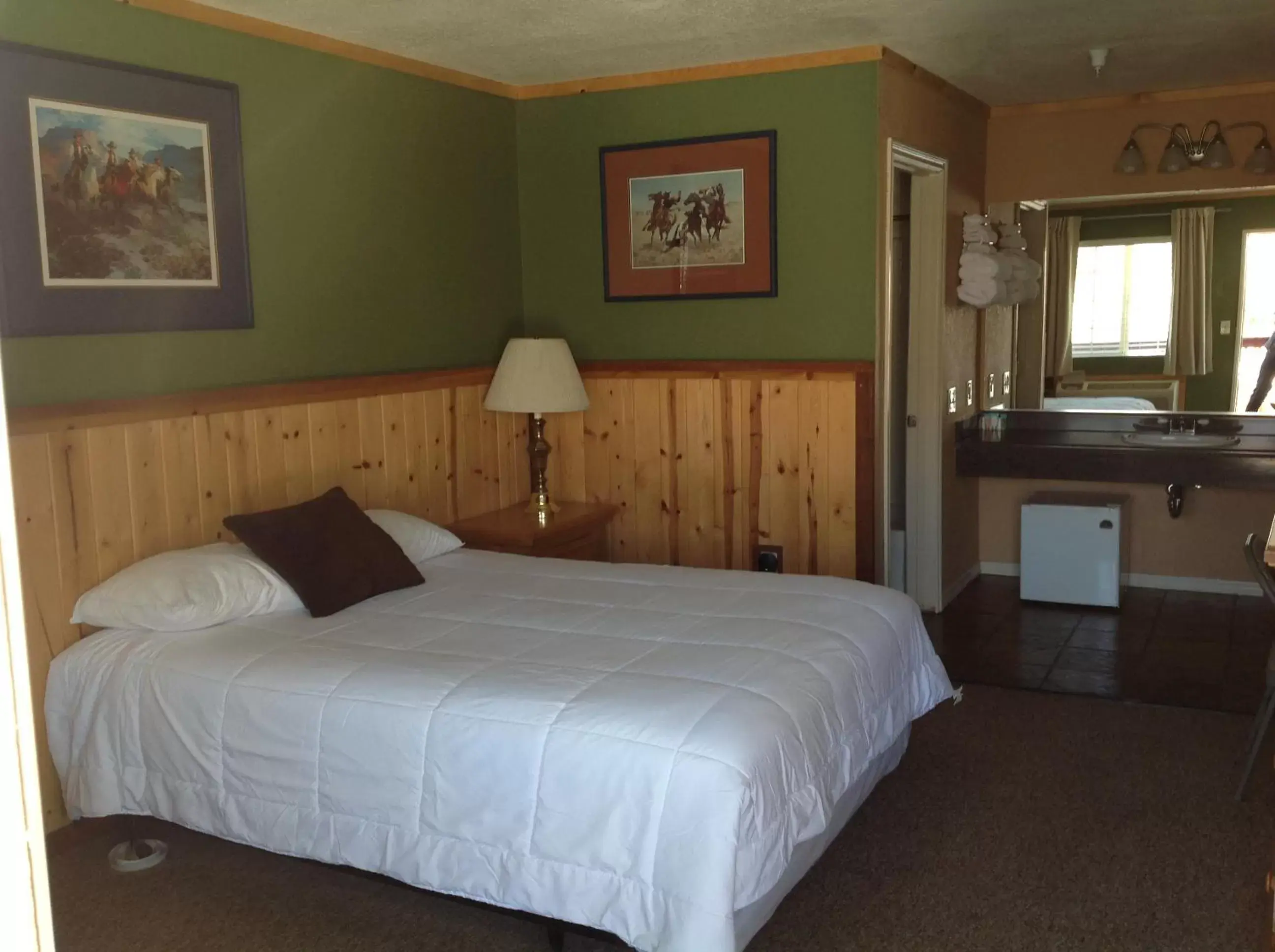 Bed in Whitney Portal Hotel And Hostel