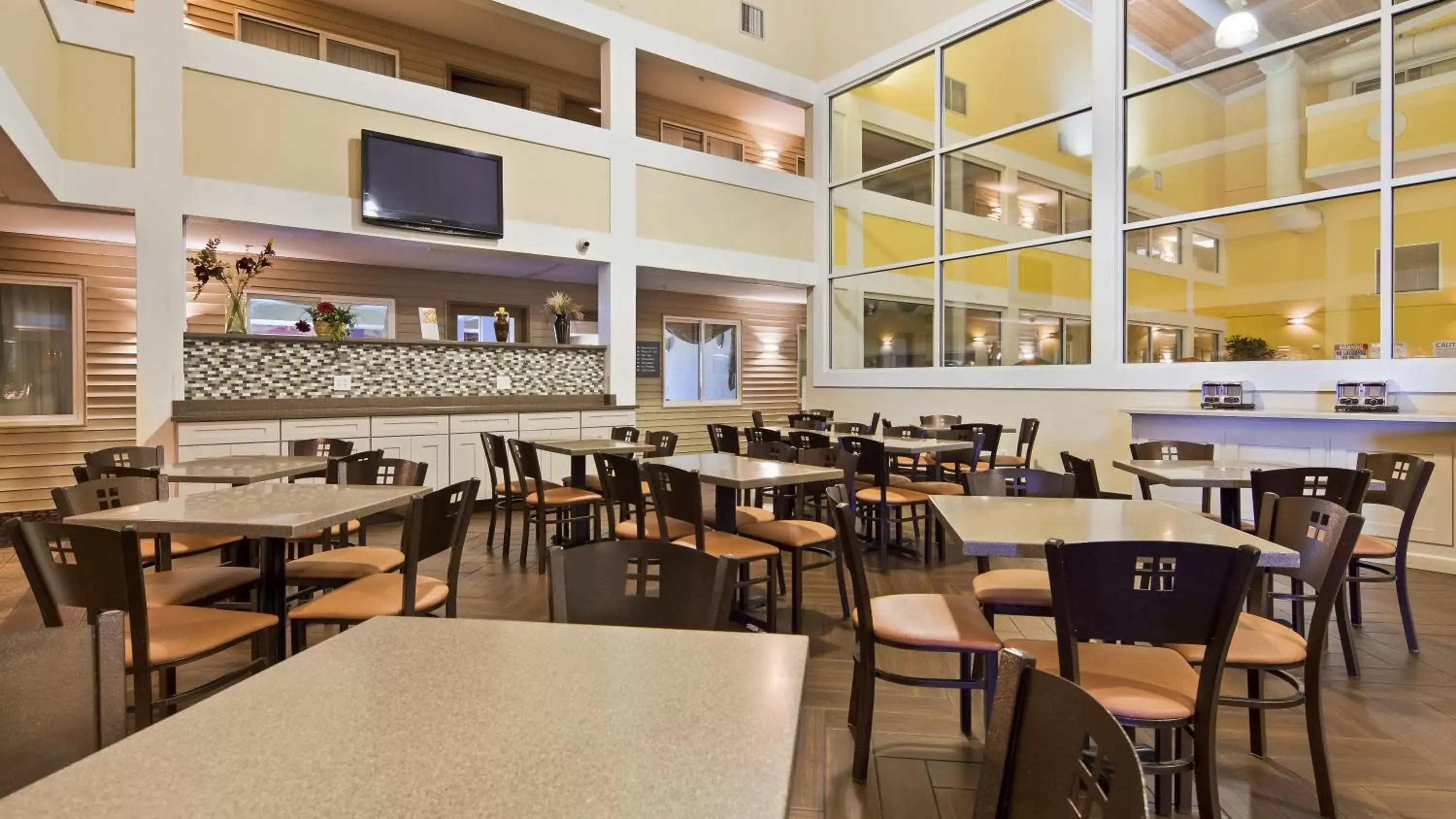 Restaurant/Places to Eat in Best Western Lakewinds