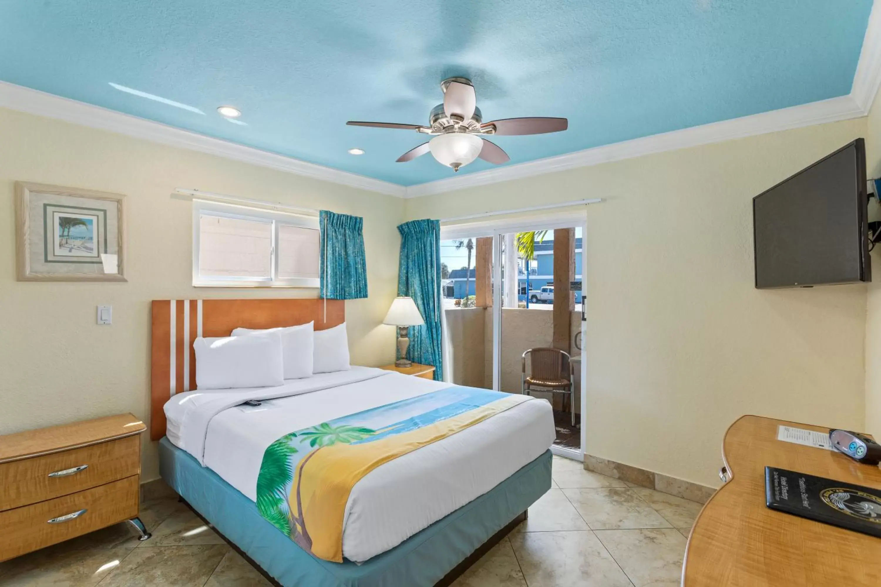 Deluxe One Bedroom Suite: 1 Queen Bed and 2 Sleeper Sofas in Bay Palms Waterfront Resort - Hotel and Marina