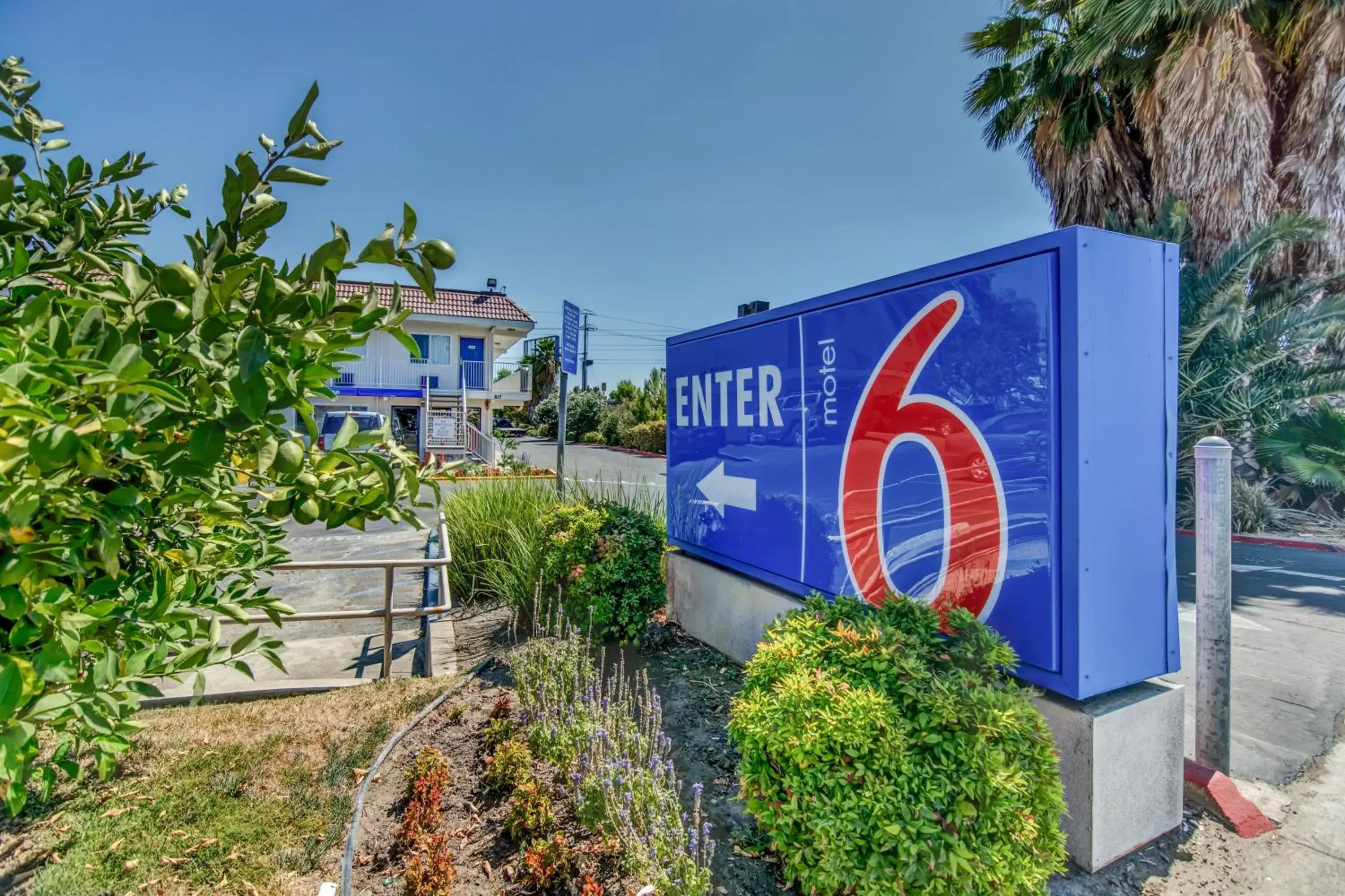 Decorative detail, Property Building in Motel 6-Stockton, CA - Charter Way West