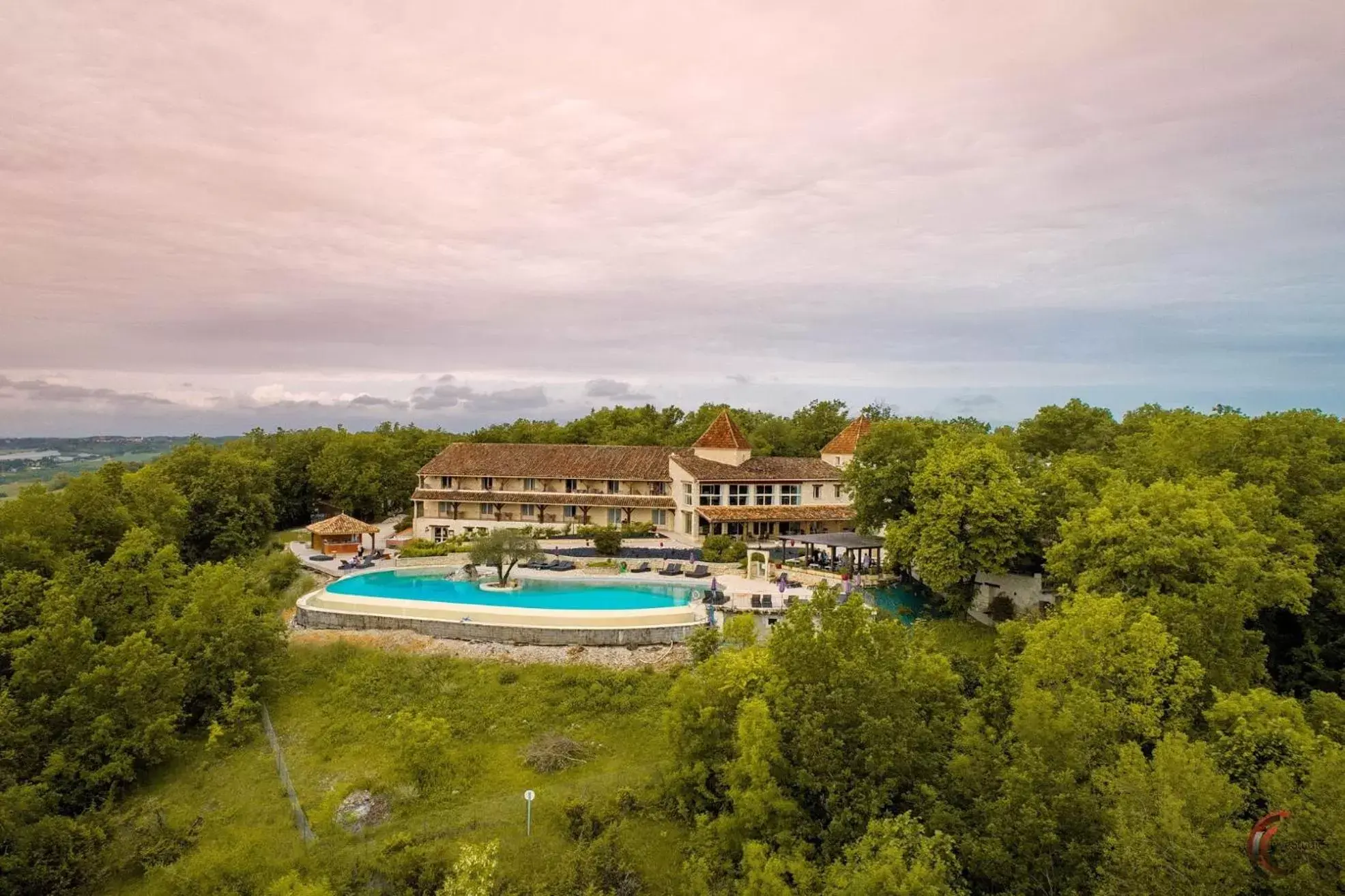 Property building, Bird's-eye View in Le Belvédère Hotel et Bien être