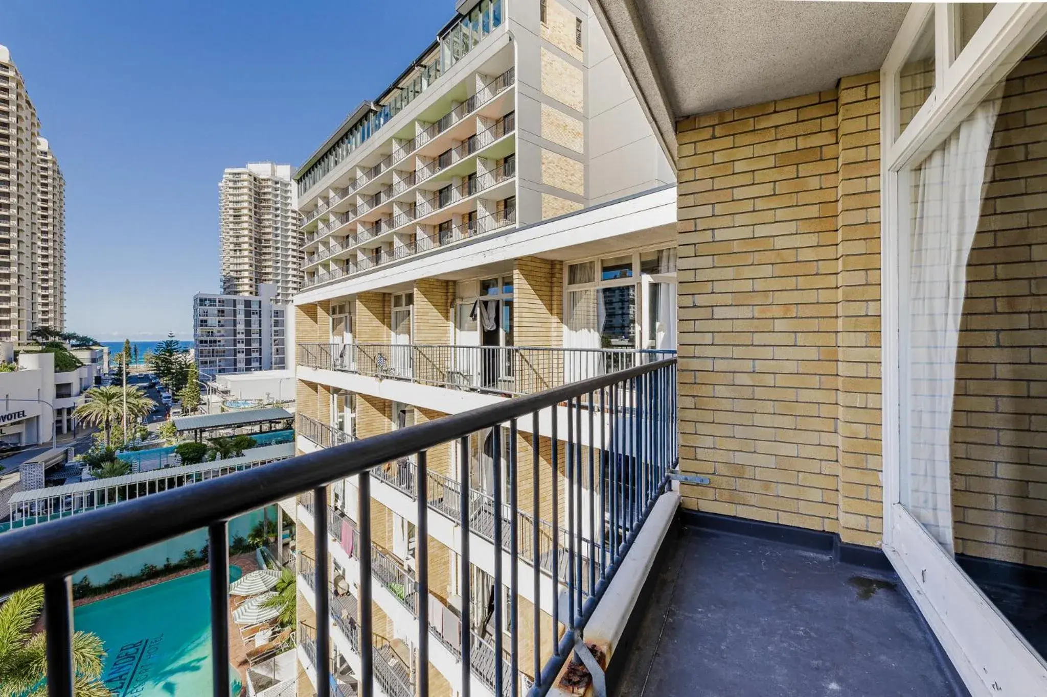 Property building, Balcony/Terrace in Bunk Surfers Paradise