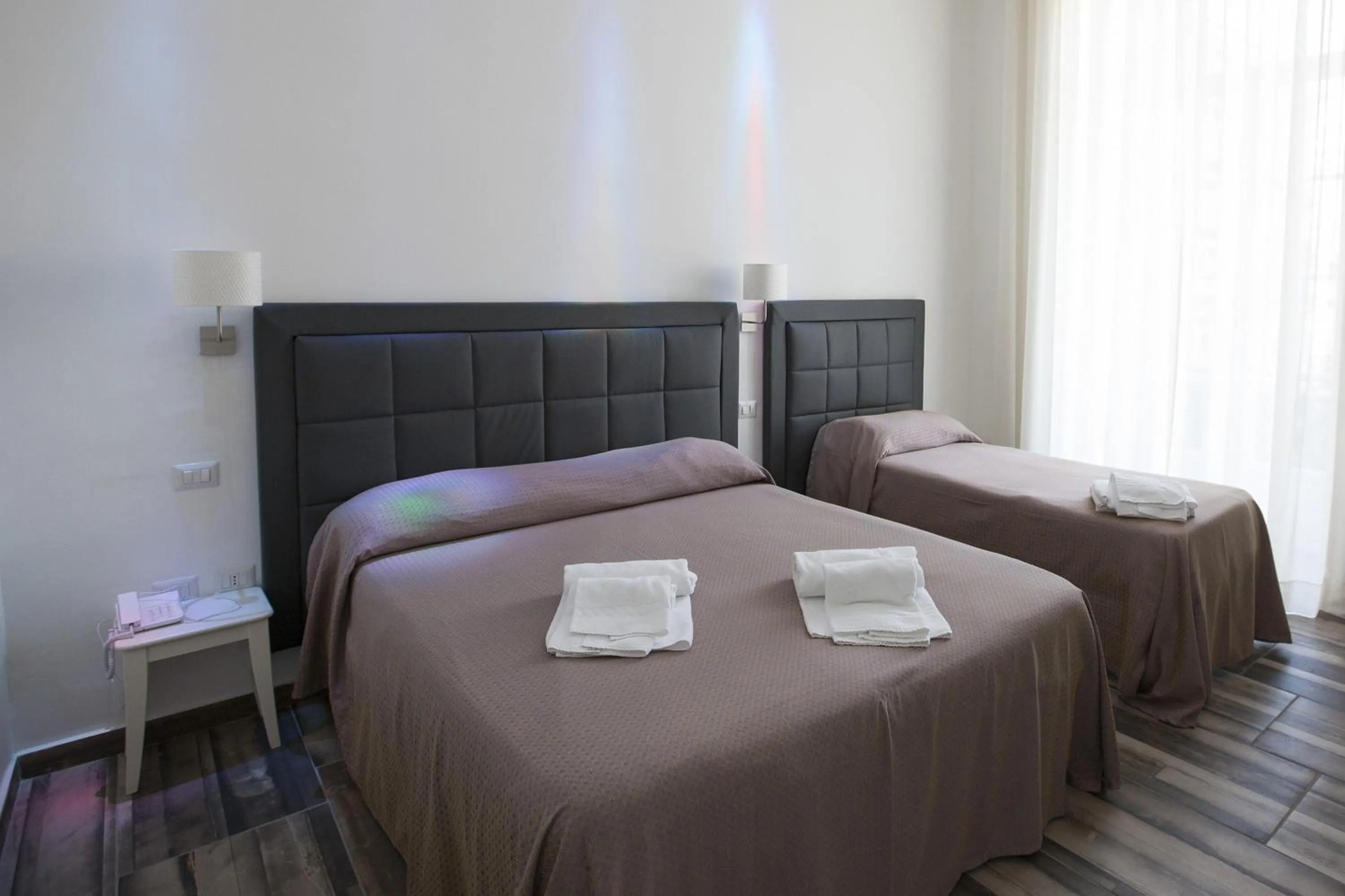 Photo of the whole room, Bed in Napoli Garibaldi Square