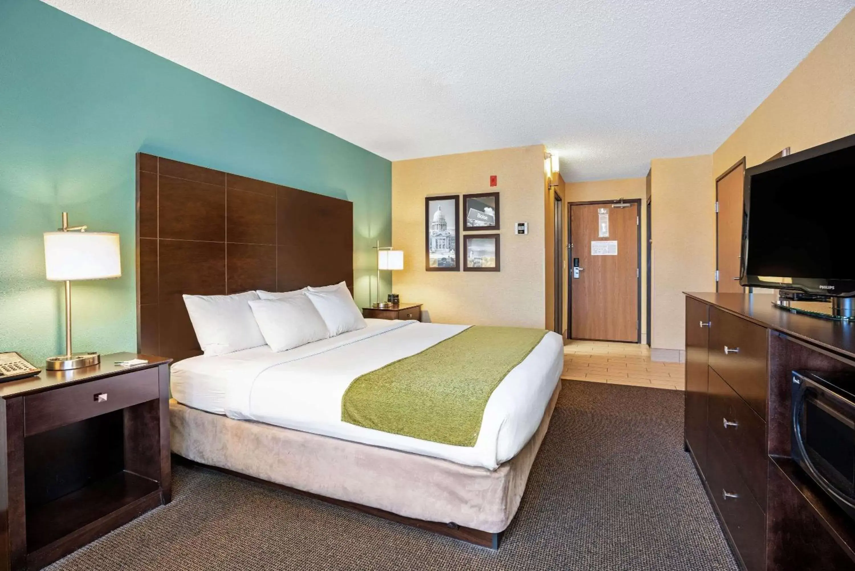 Photo of the whole room, Bed in La Quinta by Wyndham Boise Airport