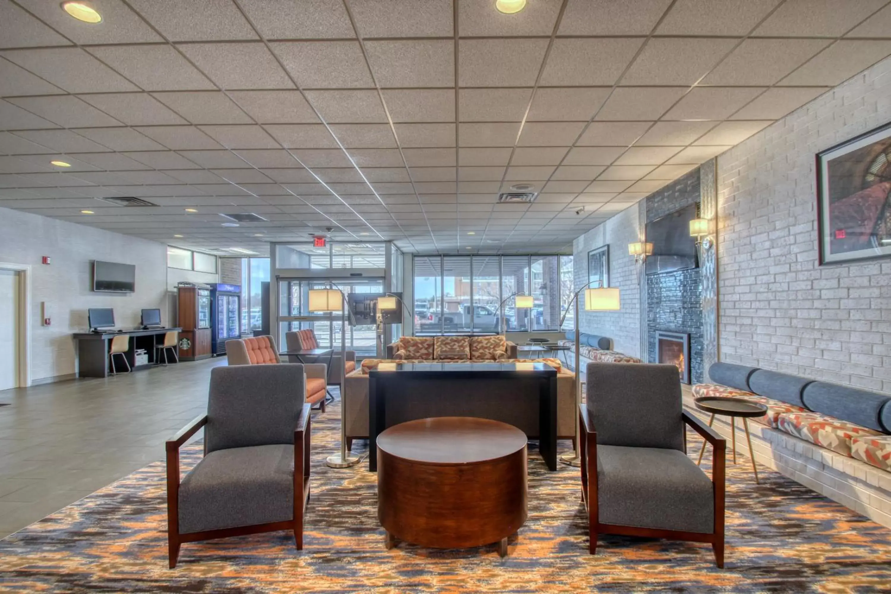 Lobby or reception, Restaurant/Places to Eat in Radisson Hotel and Conference Center Fond du Lac