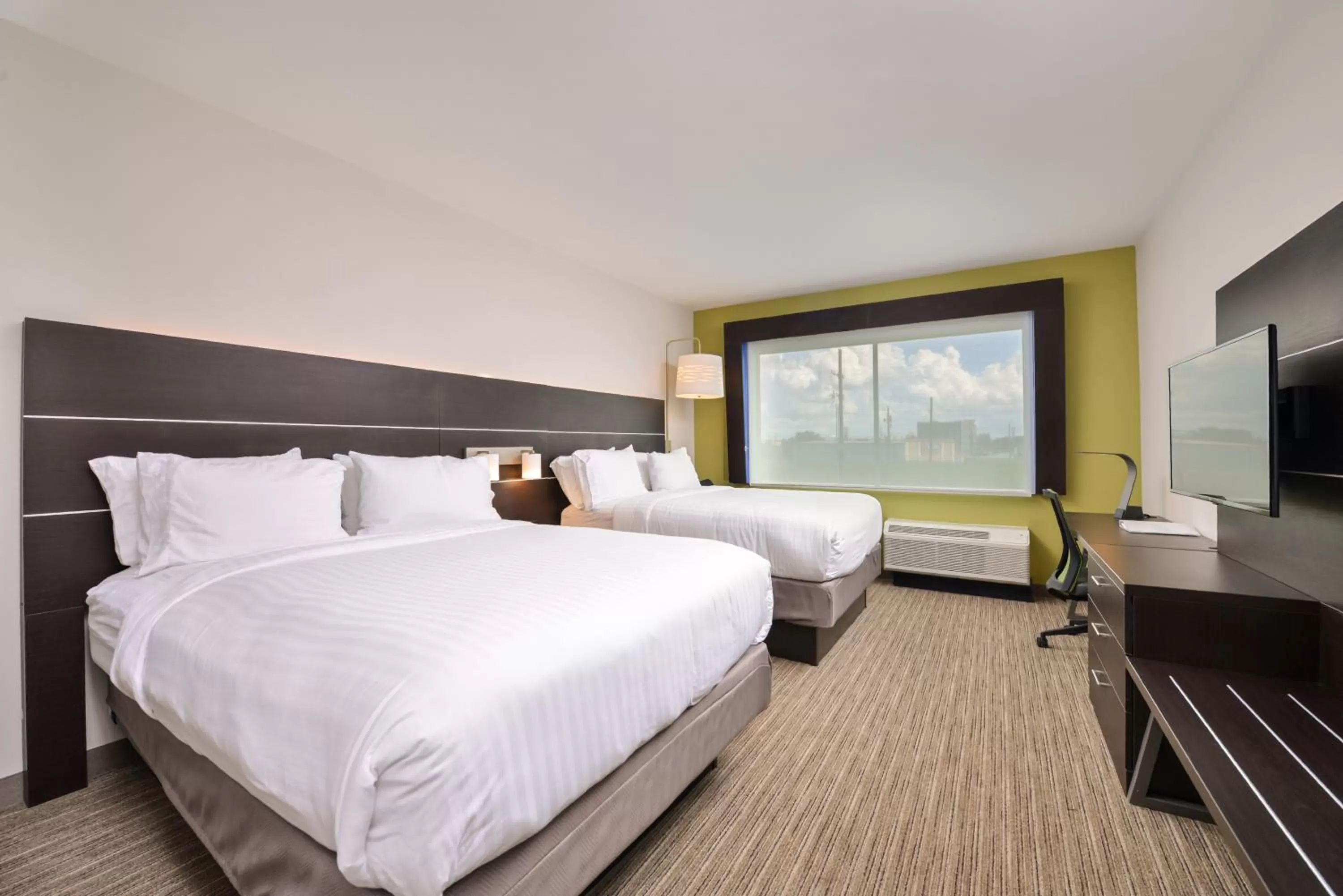 Photo of the whole room, Bed in Holiday Inn Express Donaldsonville by IHG