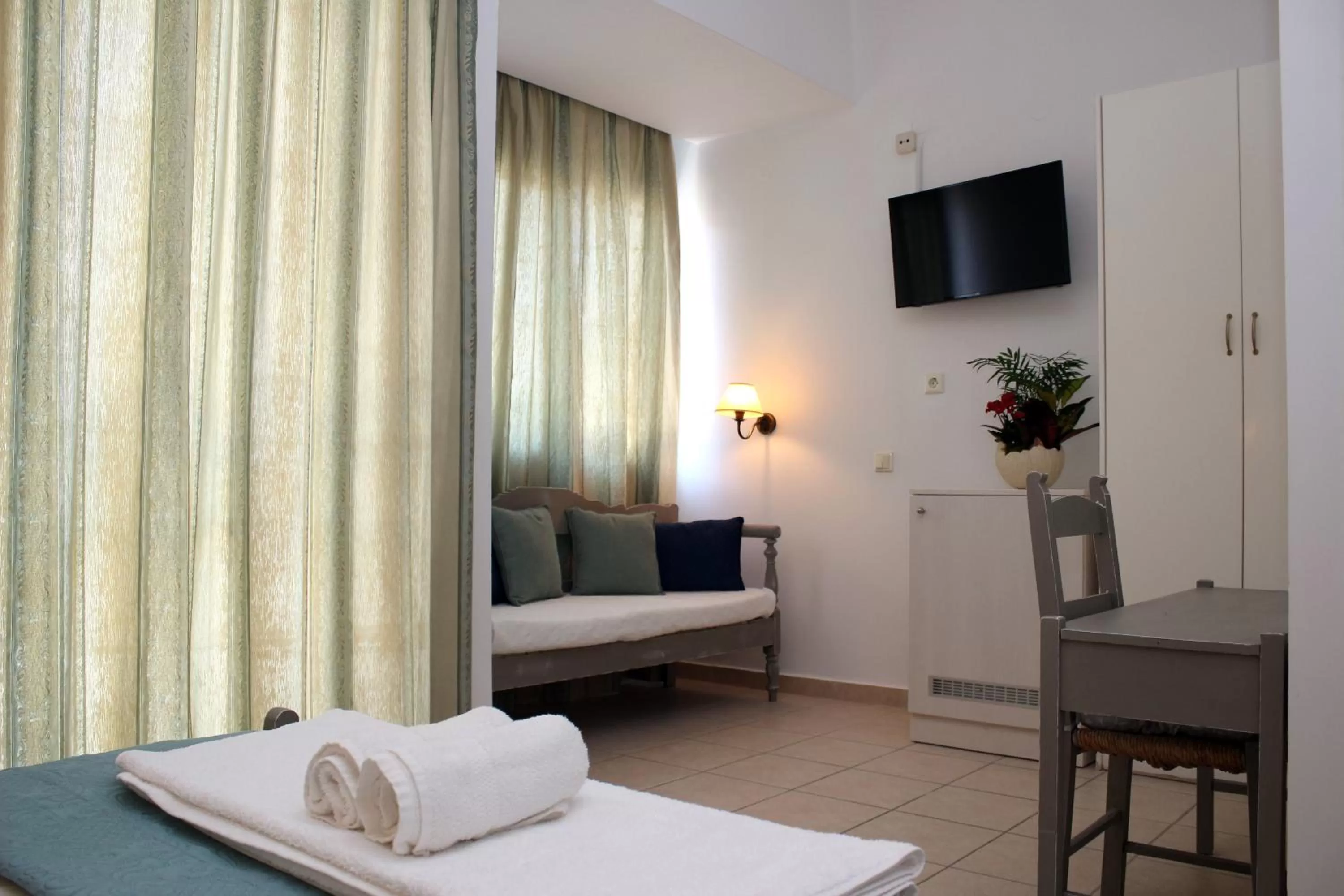 TV and multimedia, Bed in Ikaros Art Hotel