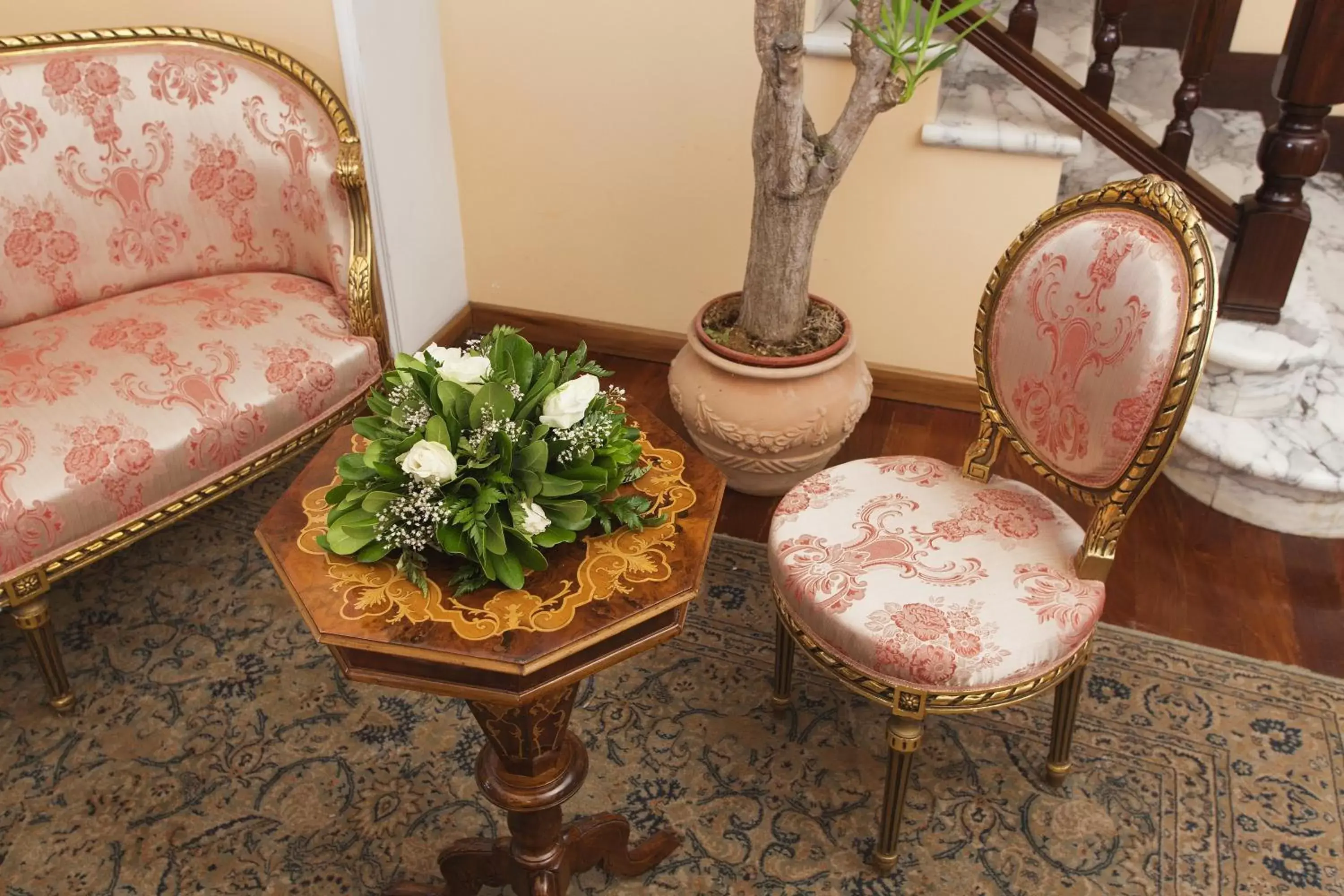 Communal lounge/ TV room, Seating Area in Hotel Villa Pigna