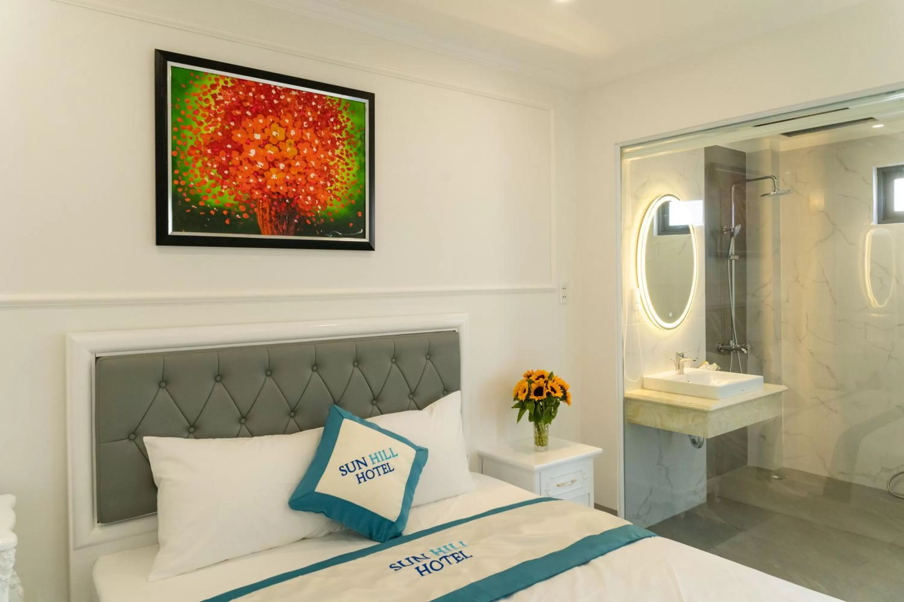 Bedroom, Bed in Sun Hill Hotel