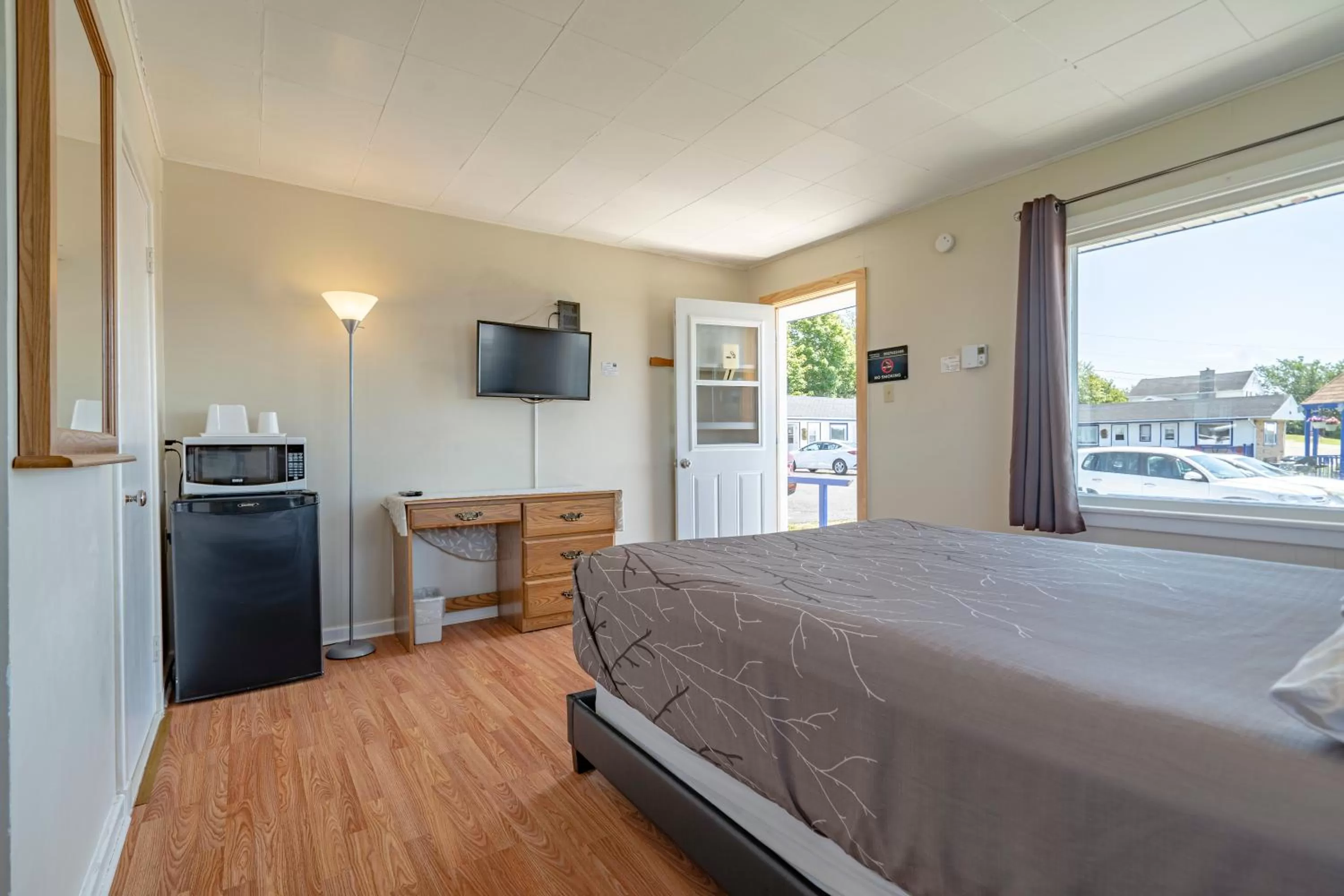 Photo of the whole room, Bed in Novastar Motel On The Lake